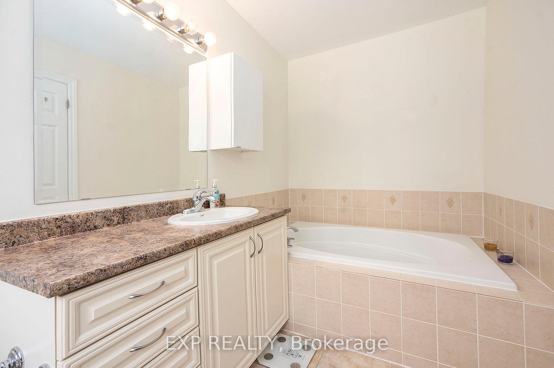 Photo 17 of 120 Tacom Circle, Ottawa, Barrhaven - Strandherd — HOMEH