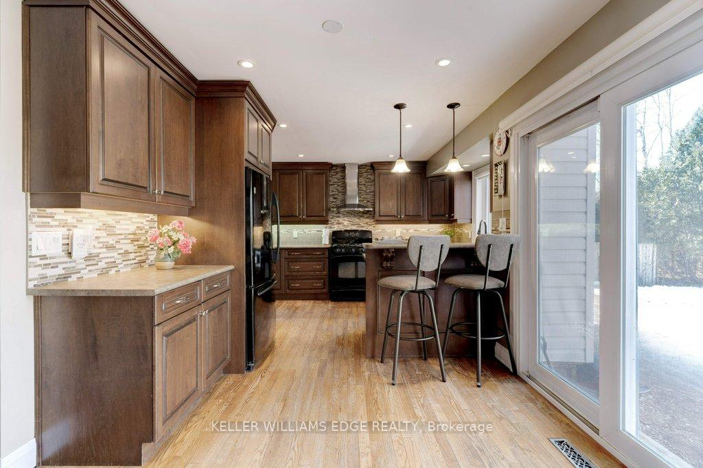 Photo 9 of 4451 Cosburn Crescent, Burlington, Shoreacres — HOMEH