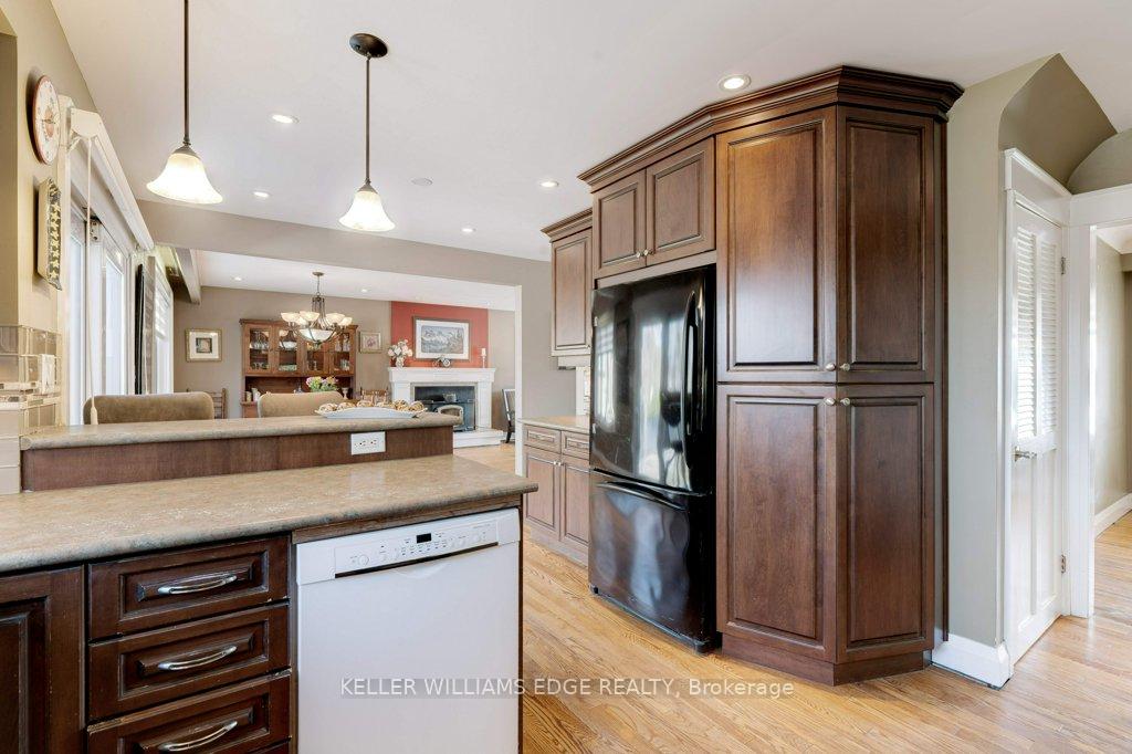 Photo 12 of 4451 Cosburn Crescent, Burlington, Shoreacres — HOMEH