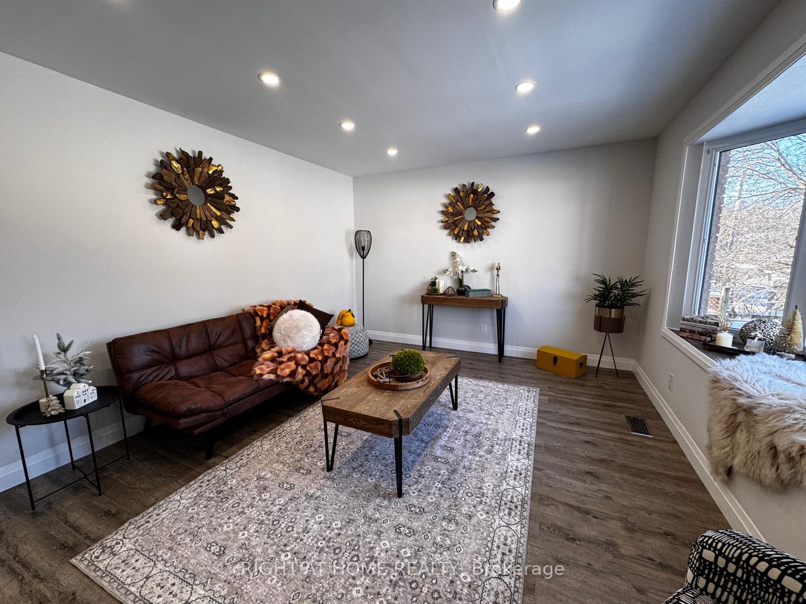 Photo 7 of 5 Queen Street, Barrie, Codrington — HOMEH