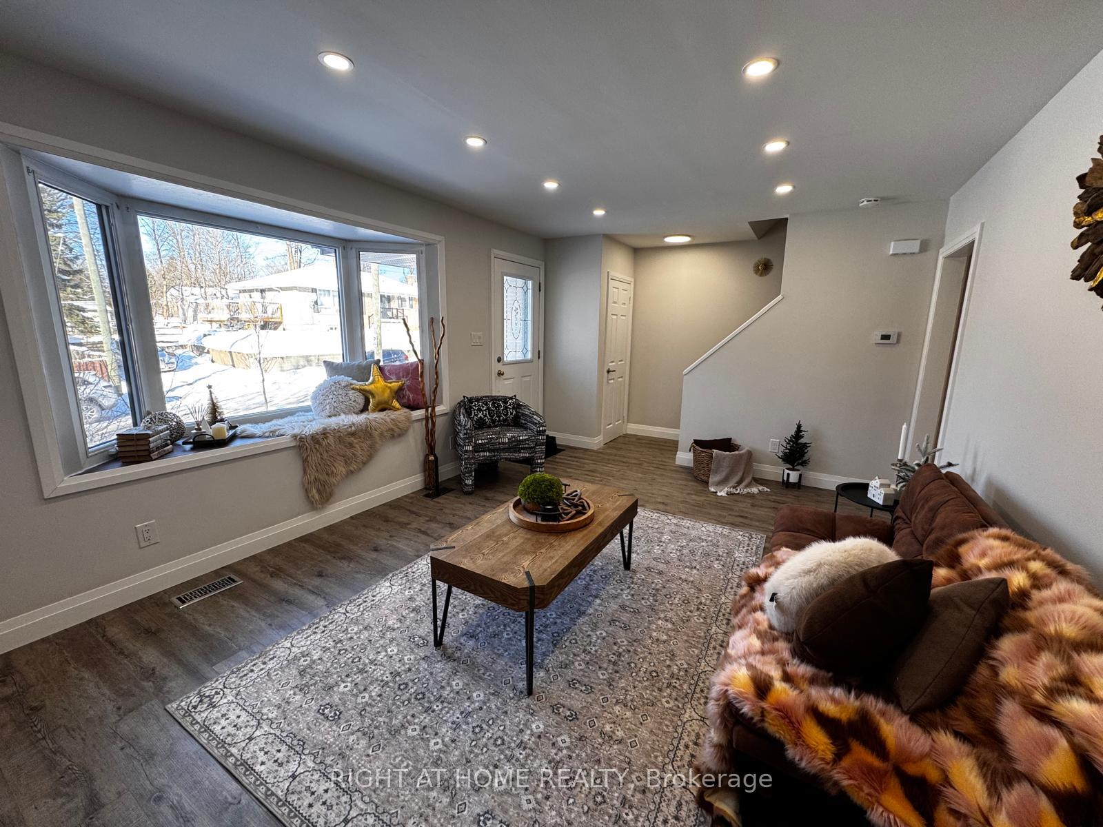 Photo 10 of 5 Queen Street, Barrie, Codrington — HOMEH
