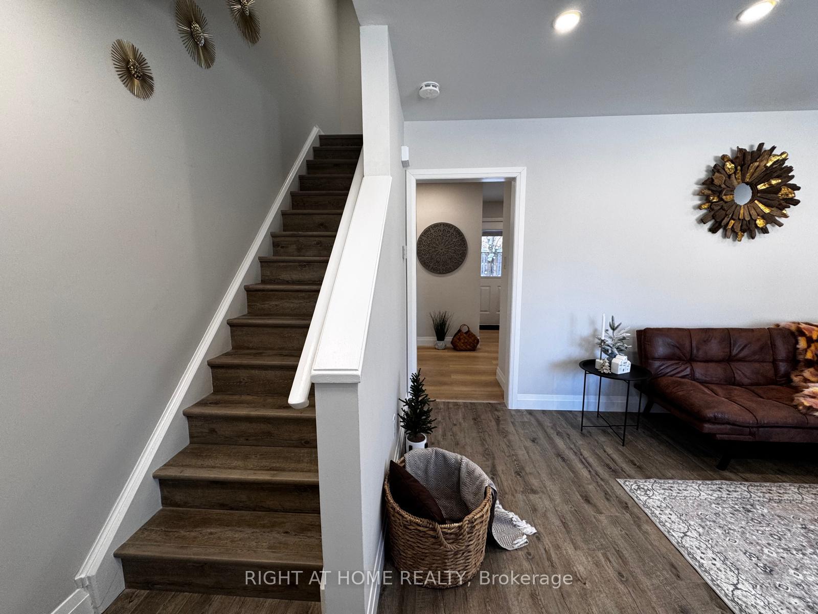 Photo 11 of 5 Queen Street, Barrie, Codrington — HOMEH