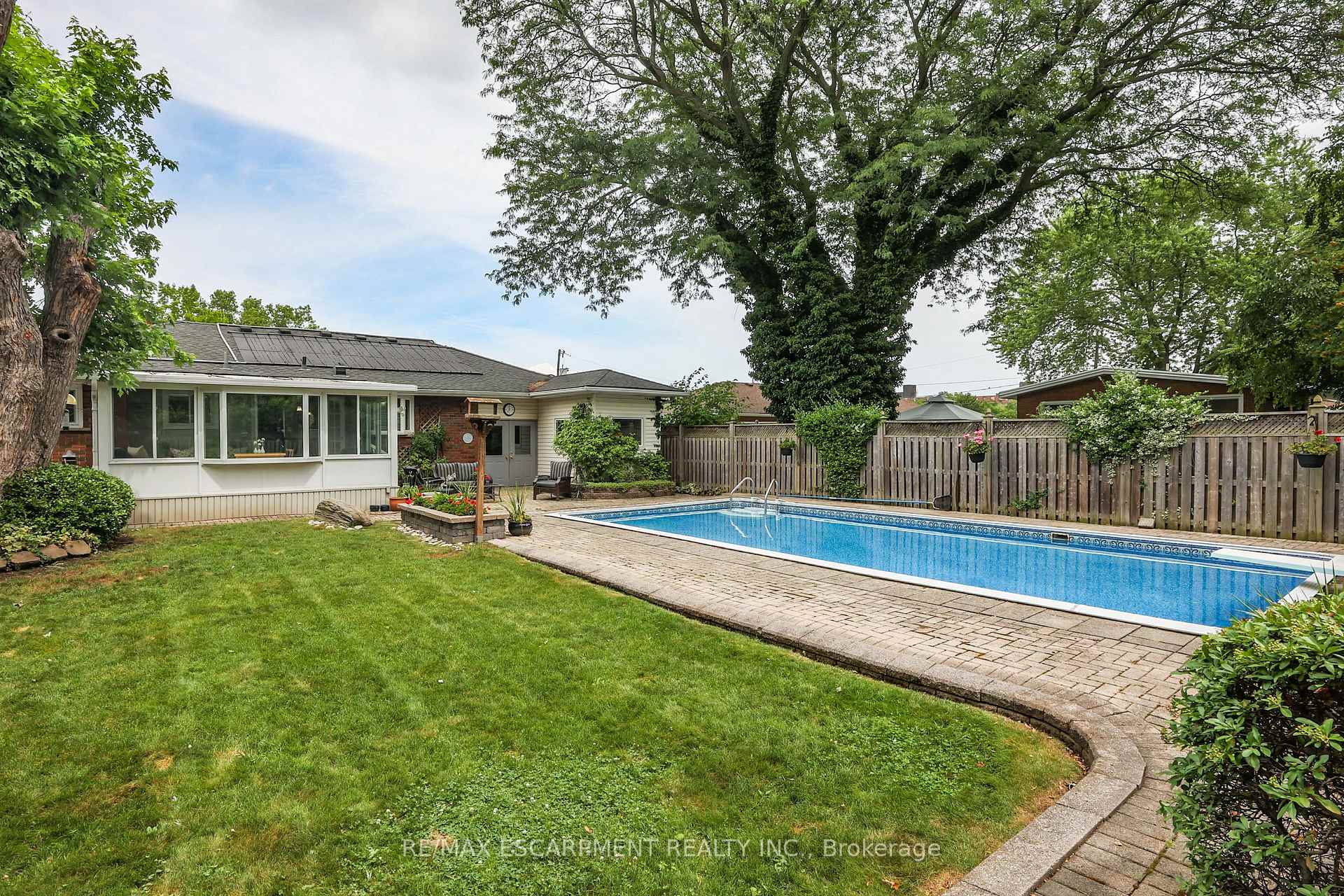 Photo 3 of 95 Mountain Avenue N, Hamilton, Stoney Creek — HOMEH