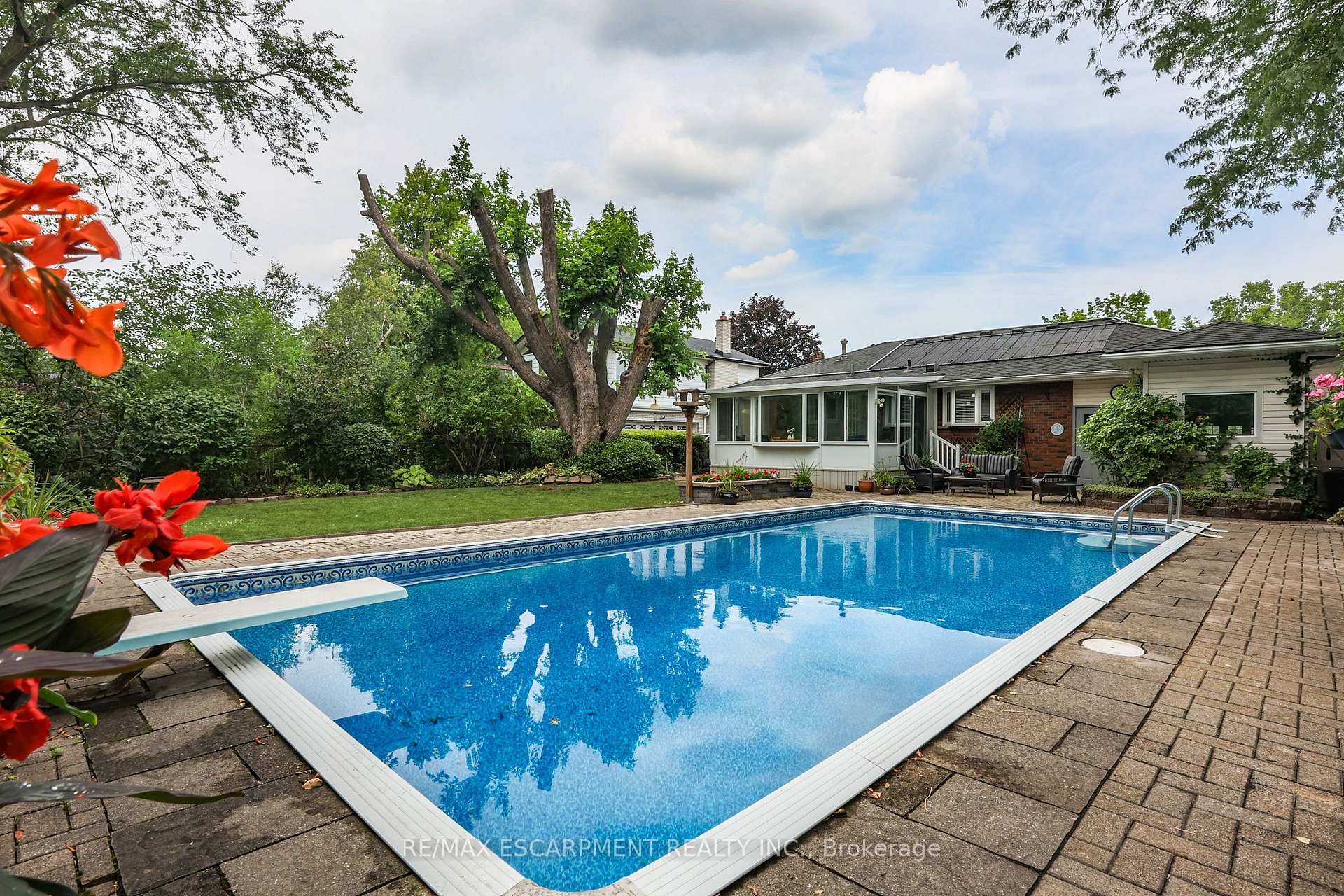 Photo 4 of 95 Mountain Avenue N, Hamilton, Stoney Creek — HOMEH