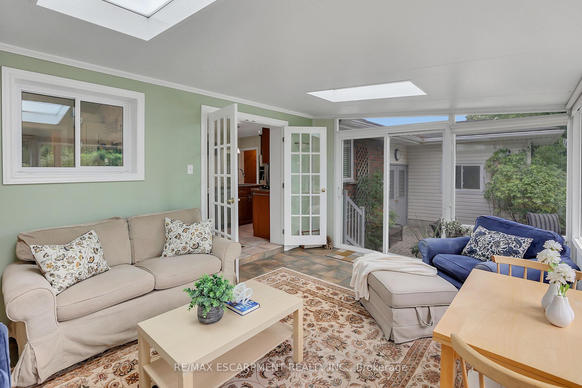 Photo 10 of 95 Mountain Avenue N, Hamilton, Stoney Creek — HOMEH