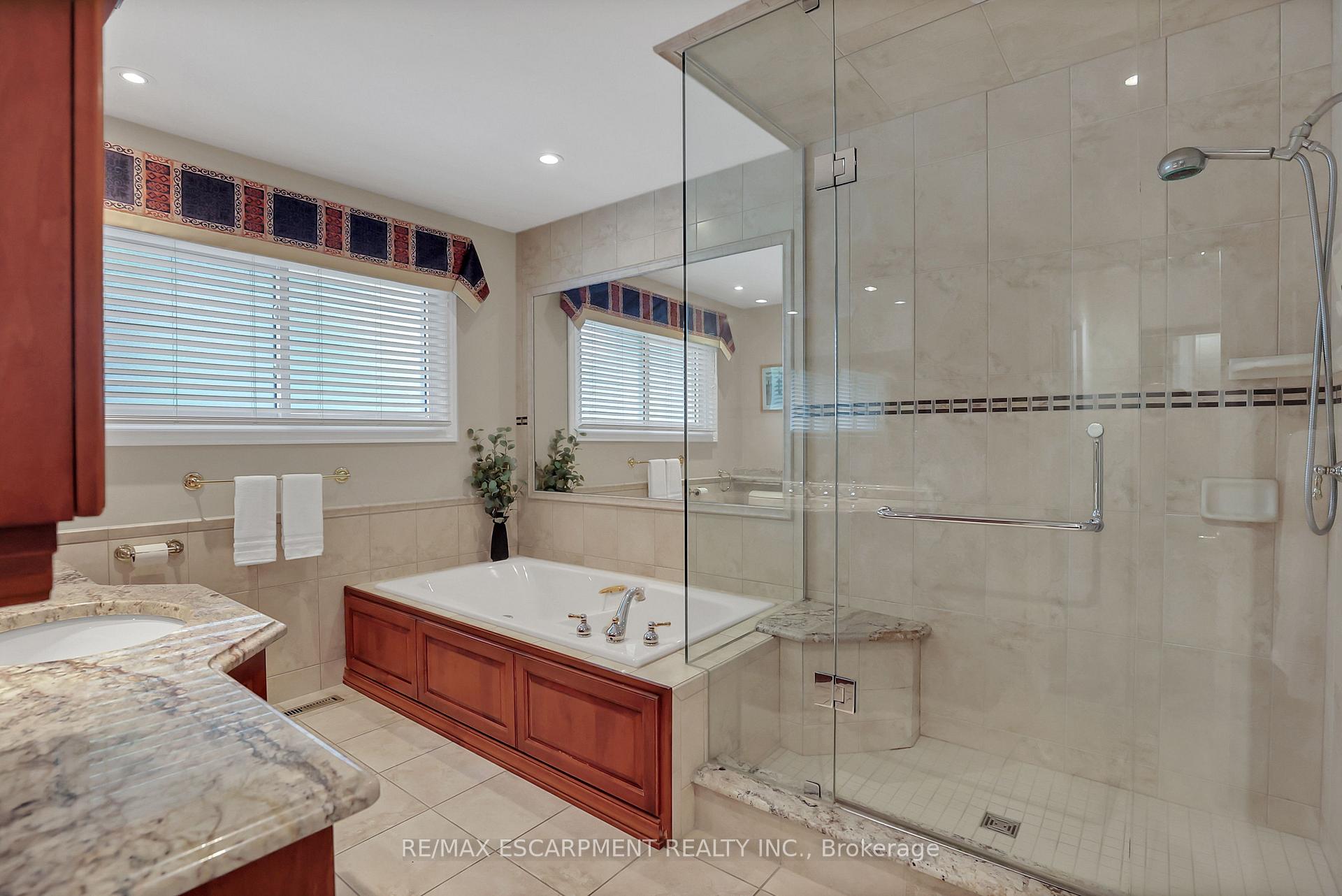 Photo 15 of 95 Mountain Avenue N, Hamilton, Stoney Creek — HOMEH