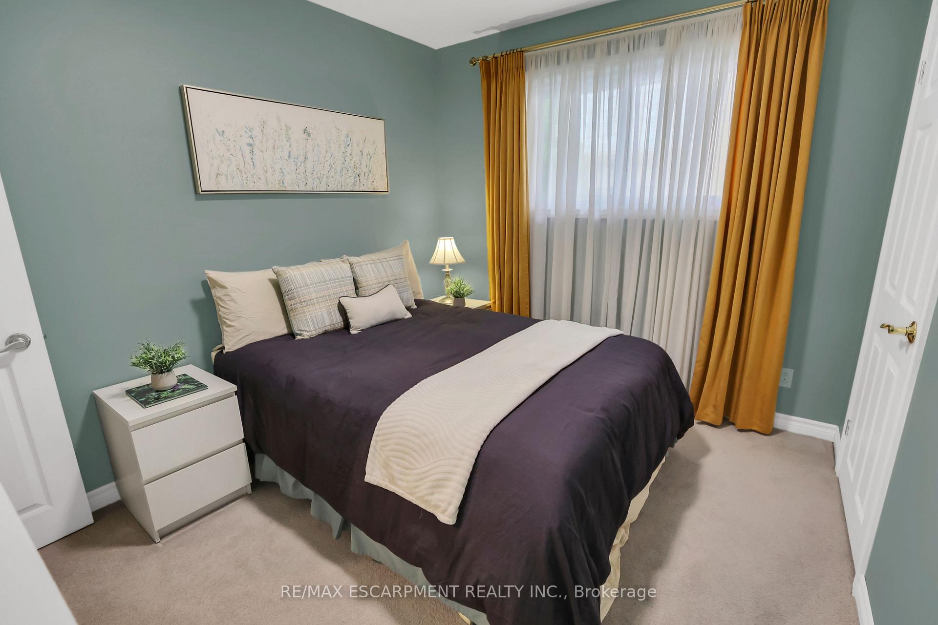 Photo 19 of 95 Mountain Avenue N, Hamilton, Stoney Creek — HOMEH