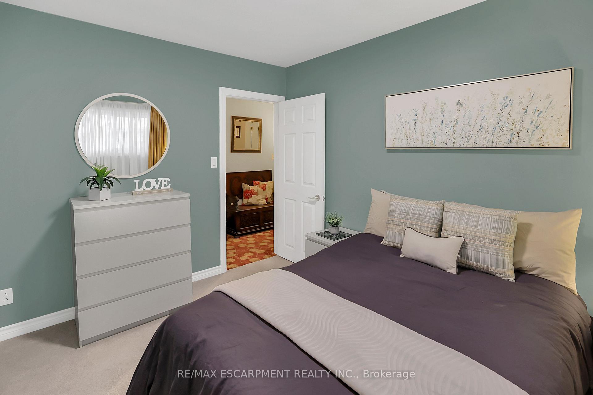 Photo 20 of 95 Mountain Avenue N, Hamilton, Stoney Creek — HOMEH
