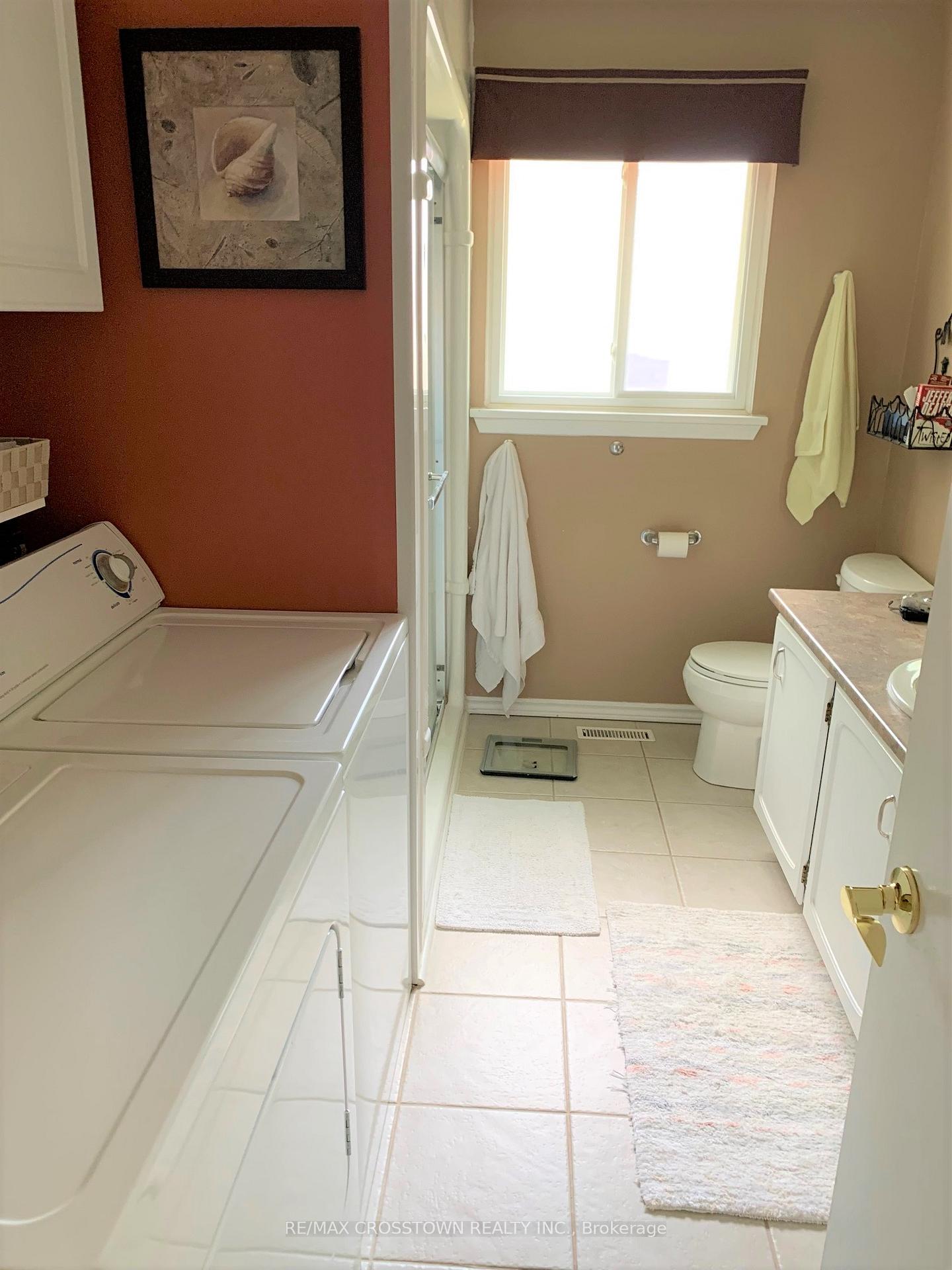 Photo 3 of 22 Jane Crescent, Barrie, Allandale Heights — HOMEH