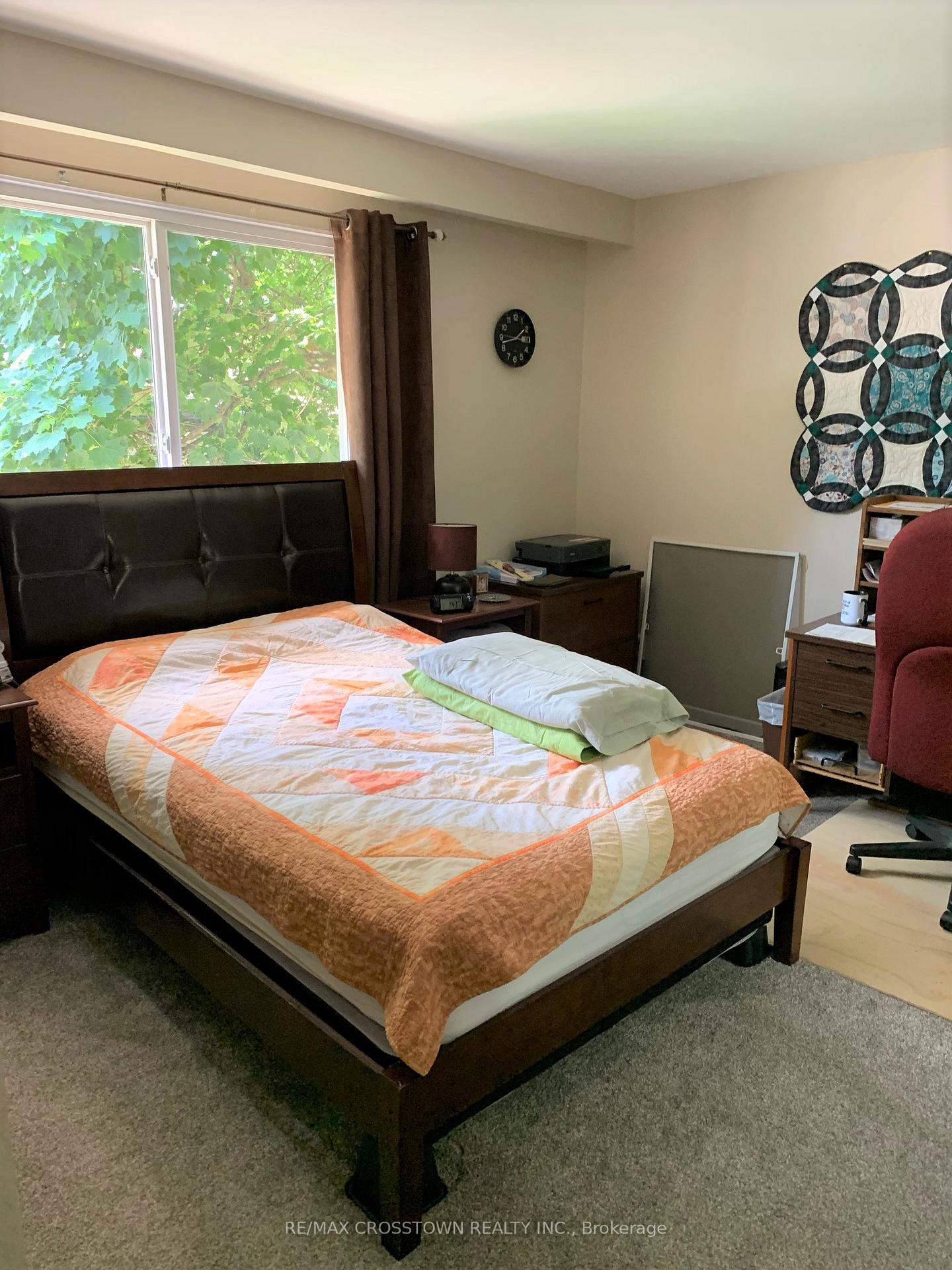 Photo 4 of 22 Jane Crescent, Barrie, Allandale Heights — HOMEH