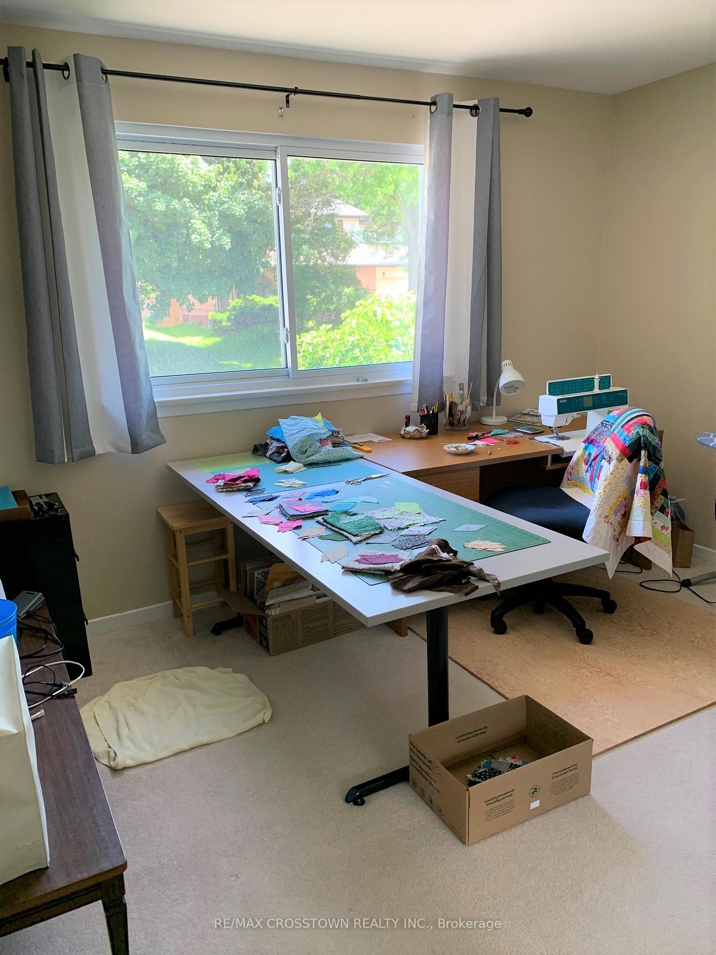 Photo 5 of 22 Jane Crescent, Barrie, Allandale Heights — HOMEH