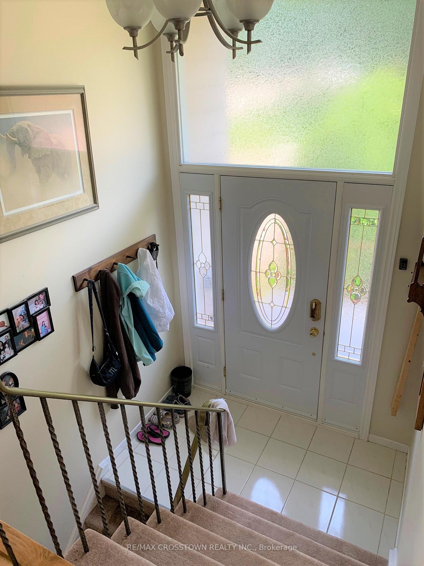 Photo 8 of 22 Jane Crescent, Barrie, Allandale Heights — HOMEH