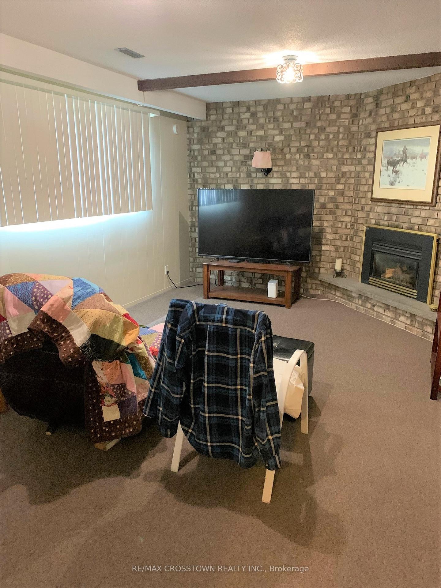 Photo 9 of 22 Jane Crescent, Barrie, Allandale Heights — HOMEH