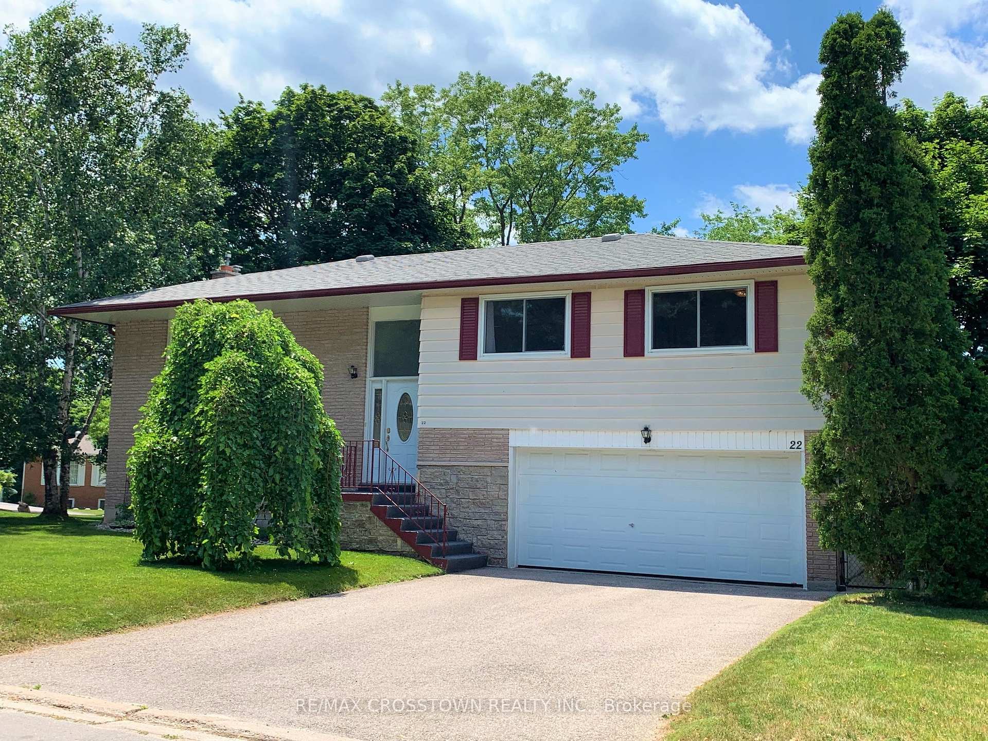 Photo 10 of 22 Jane Crescent, Barrie, Allandale Heights — HOMEH
