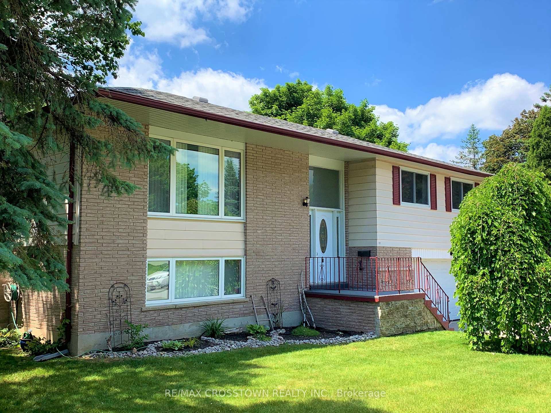 Photo 11 of 22 Jane Crescent, Barrie, Allandale Heights — HOMEH
