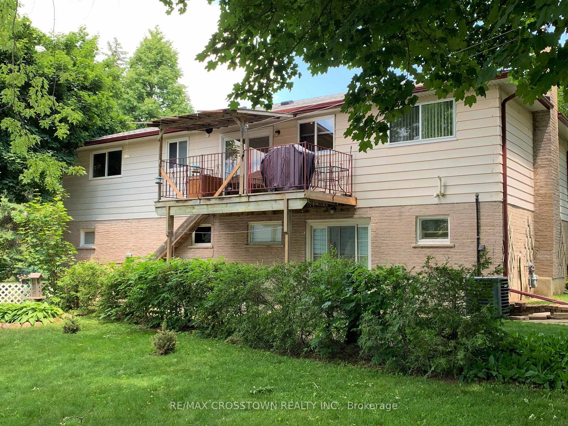 Photo 12 of 22 Jane Crescent, Barrie, Allandale Heights — HOMEH