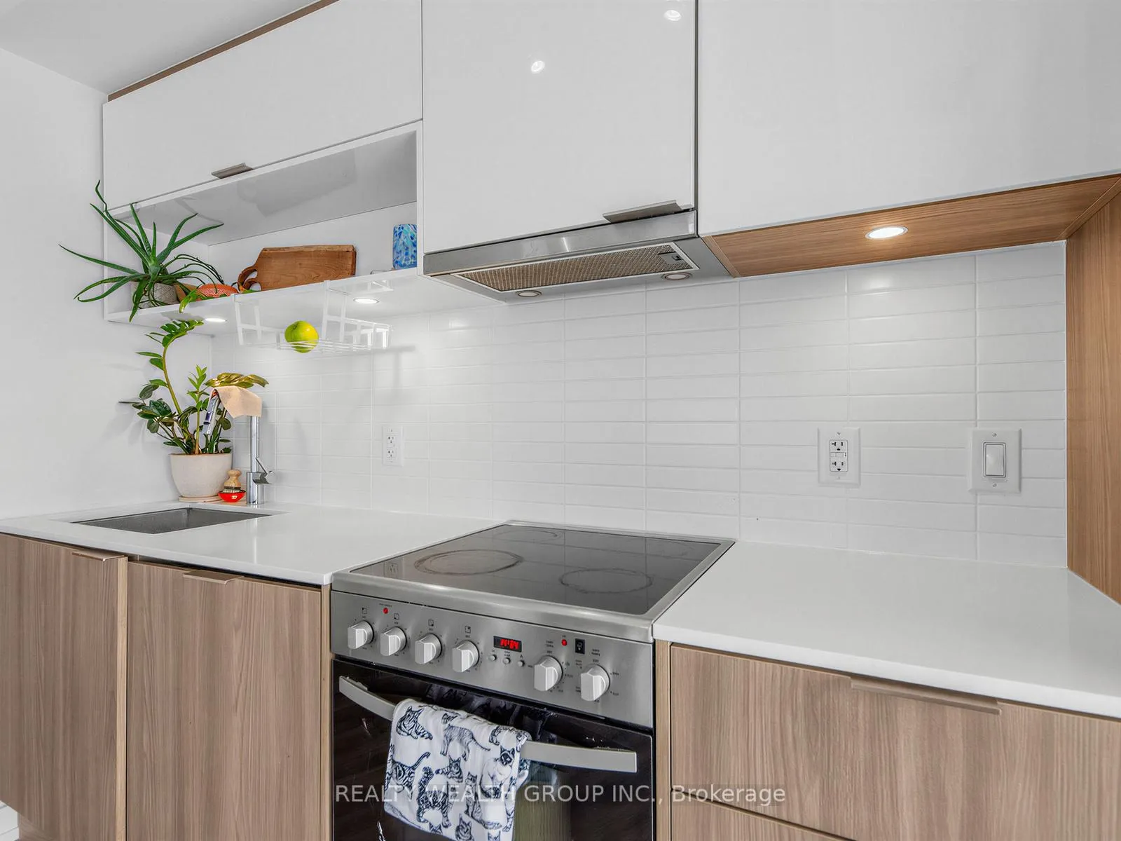 Photo 13 of 159 Wellesley Street E, Toronto, Cabbagetown-South St. James Town — HOMEH