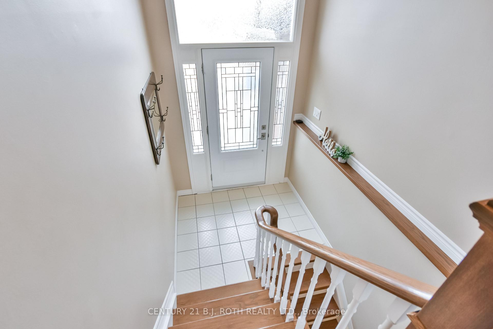 Photo 3 of 394 Anne Street N, Barrie, West Bayfield — HOMEH