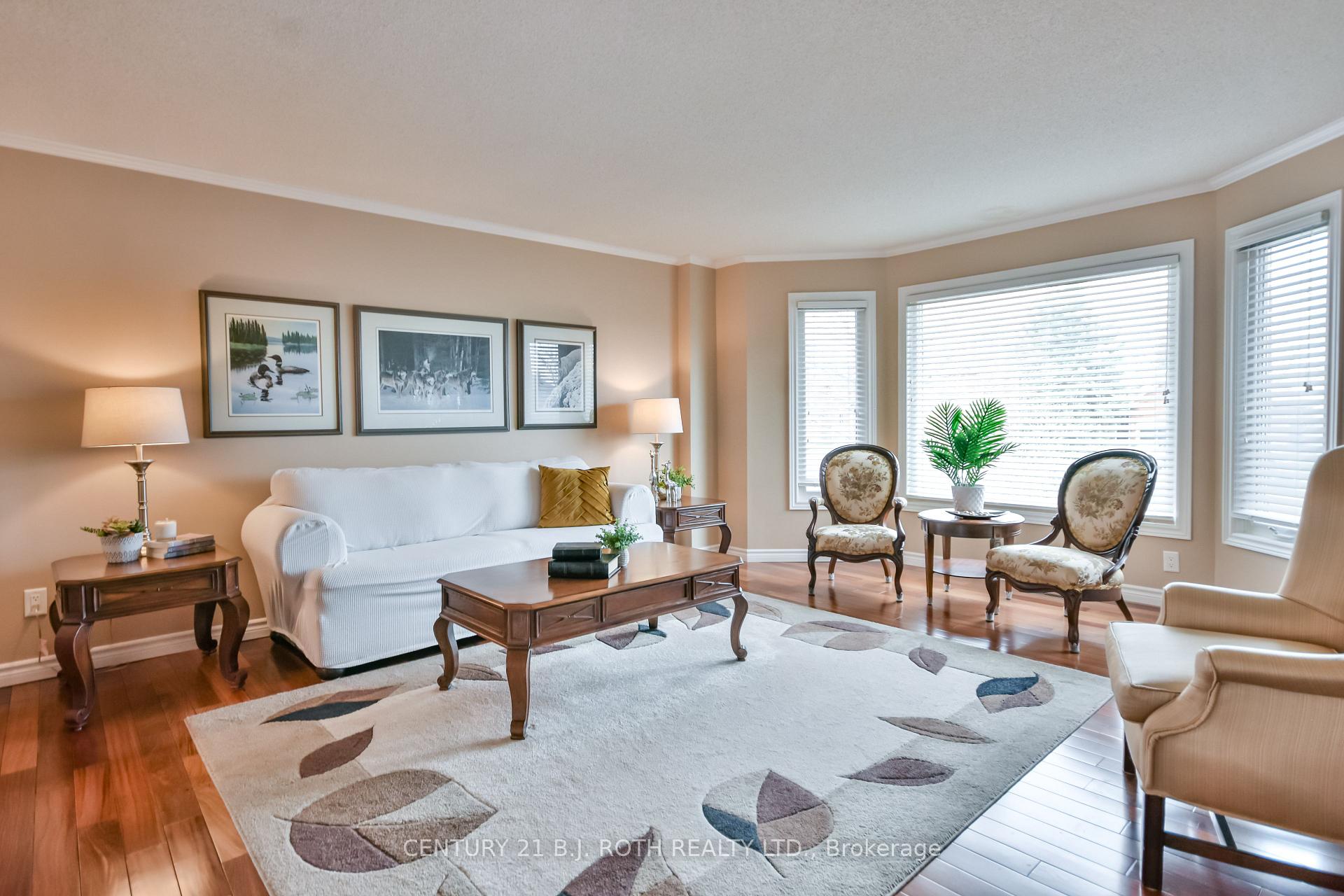 Photo 4 of 394 Anne Street N, Barrie, West Bayfield — HOMEH