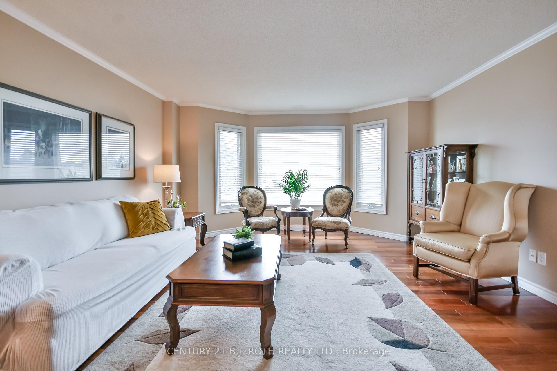 Photo 5 of 394 Anne Street N, Barrie, West Bayfield — HOMEH
