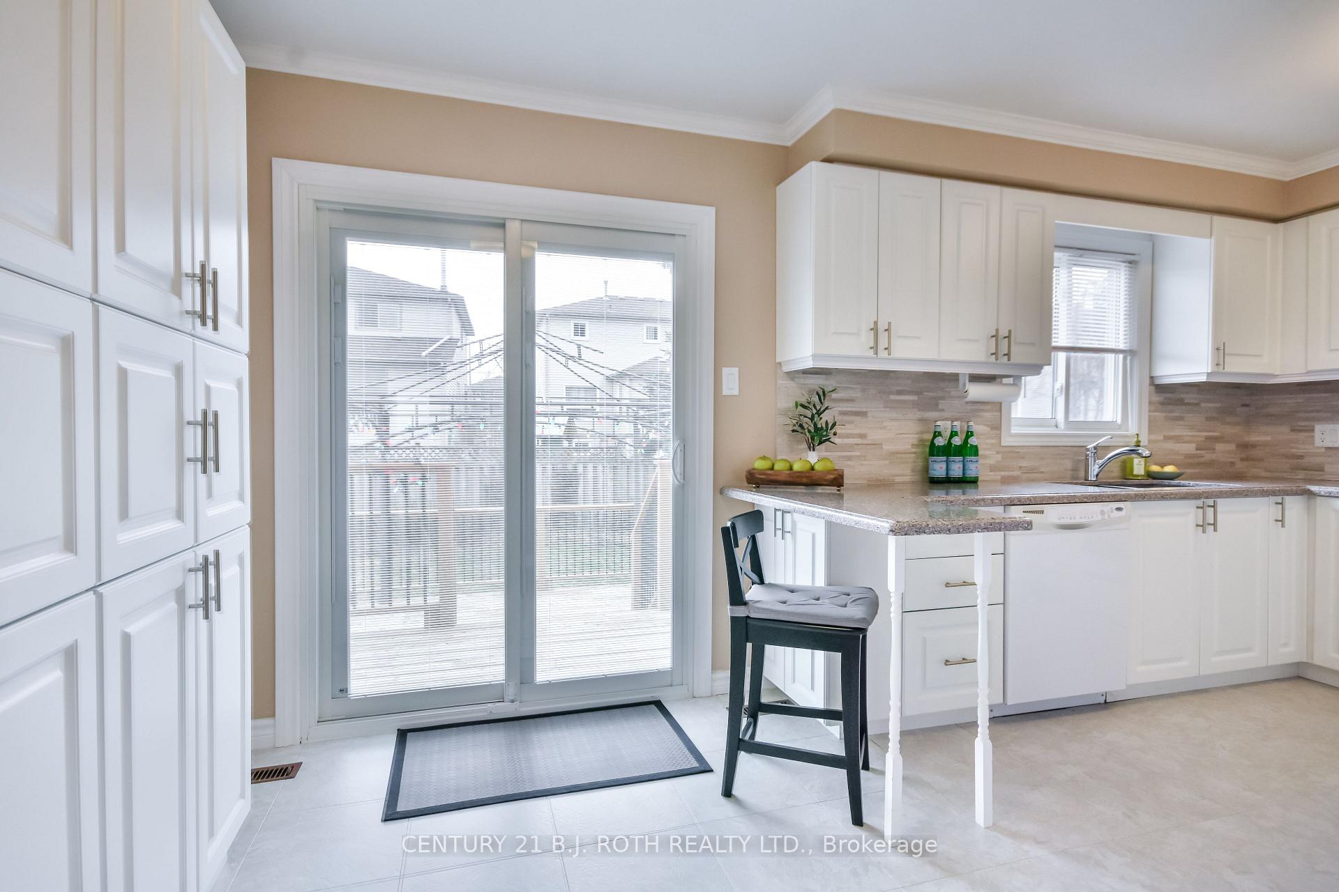 Photo 11 of 394 Anne Street N, Barrie, West Bayfield — HOMEH