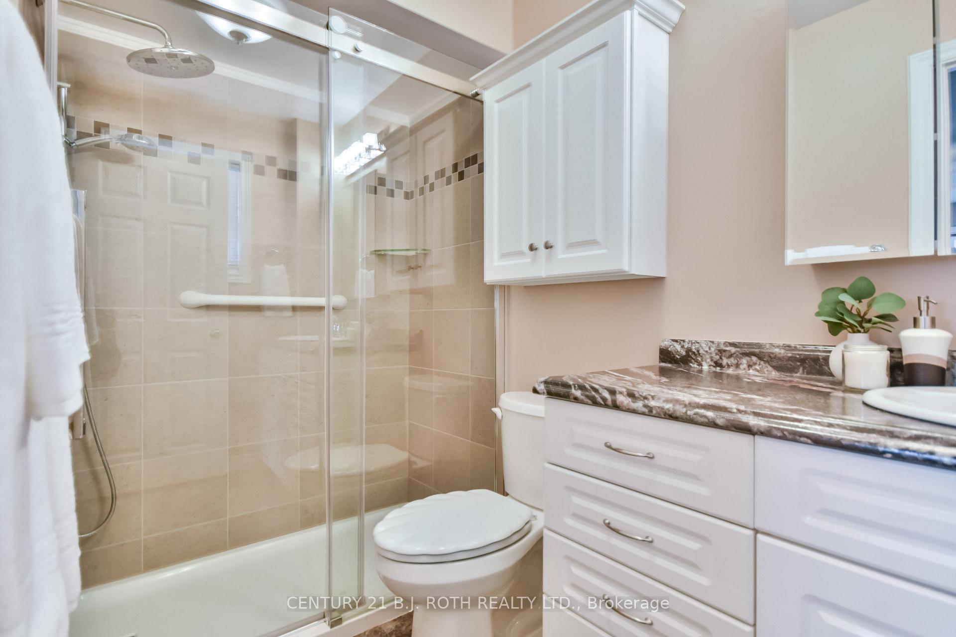 Photo 15 of 394 Anne Street N, Barrie, West Bayfield — HOMEH