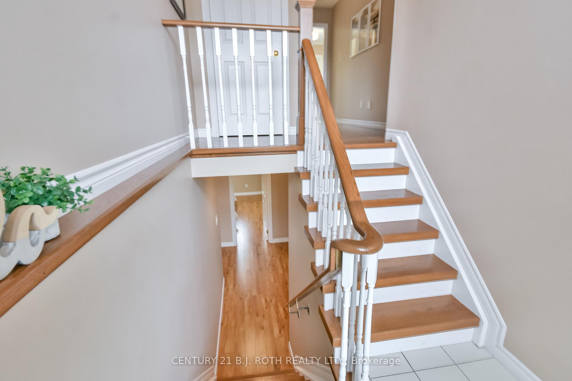 Photo 19 of 394 Anne Street N, Barrie, West Bayfield — HOMEH