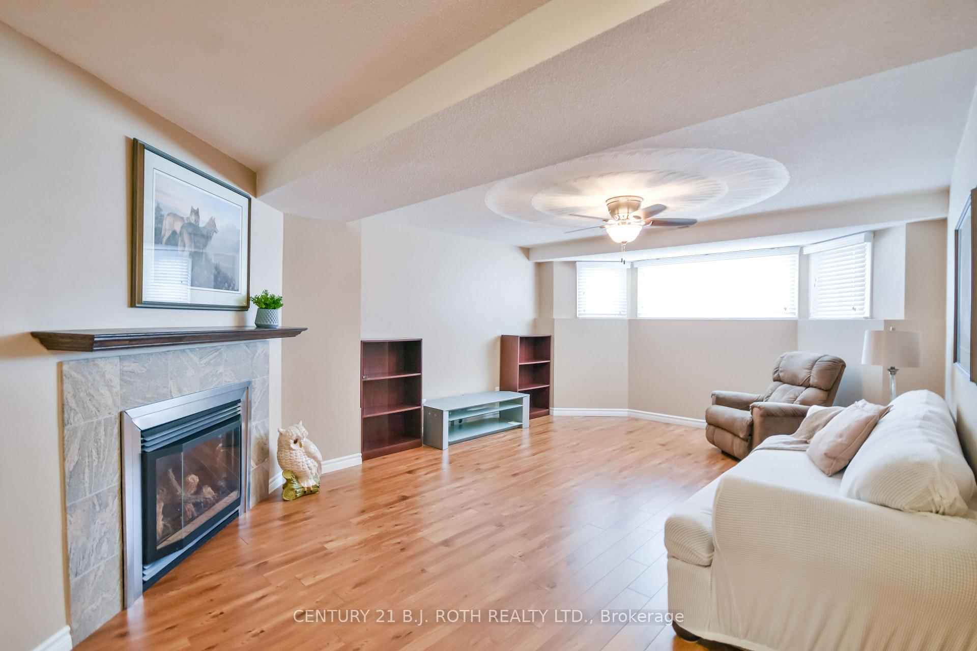 Photo 21 of 394 Anne Street N, Barrie, West Bayfield — HOMEH