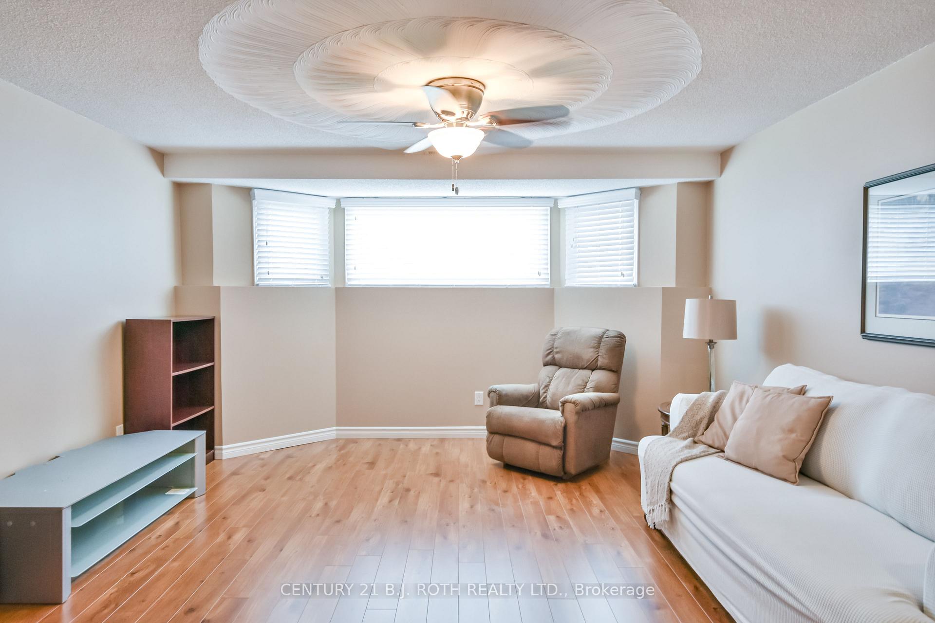 Photo 24 of 394 Anne Street N, Barrie, West Bayfield — HOMEH
