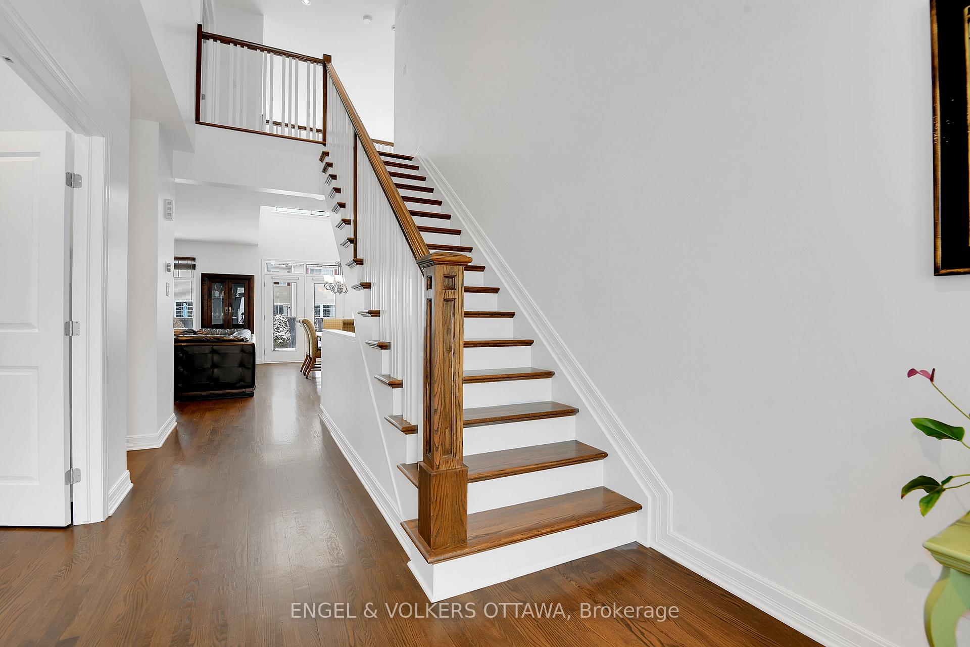 Photo 5 of 553 Kilbirnie Drive, Ottawa, Barrhaven - Stonebridge — HOMEH