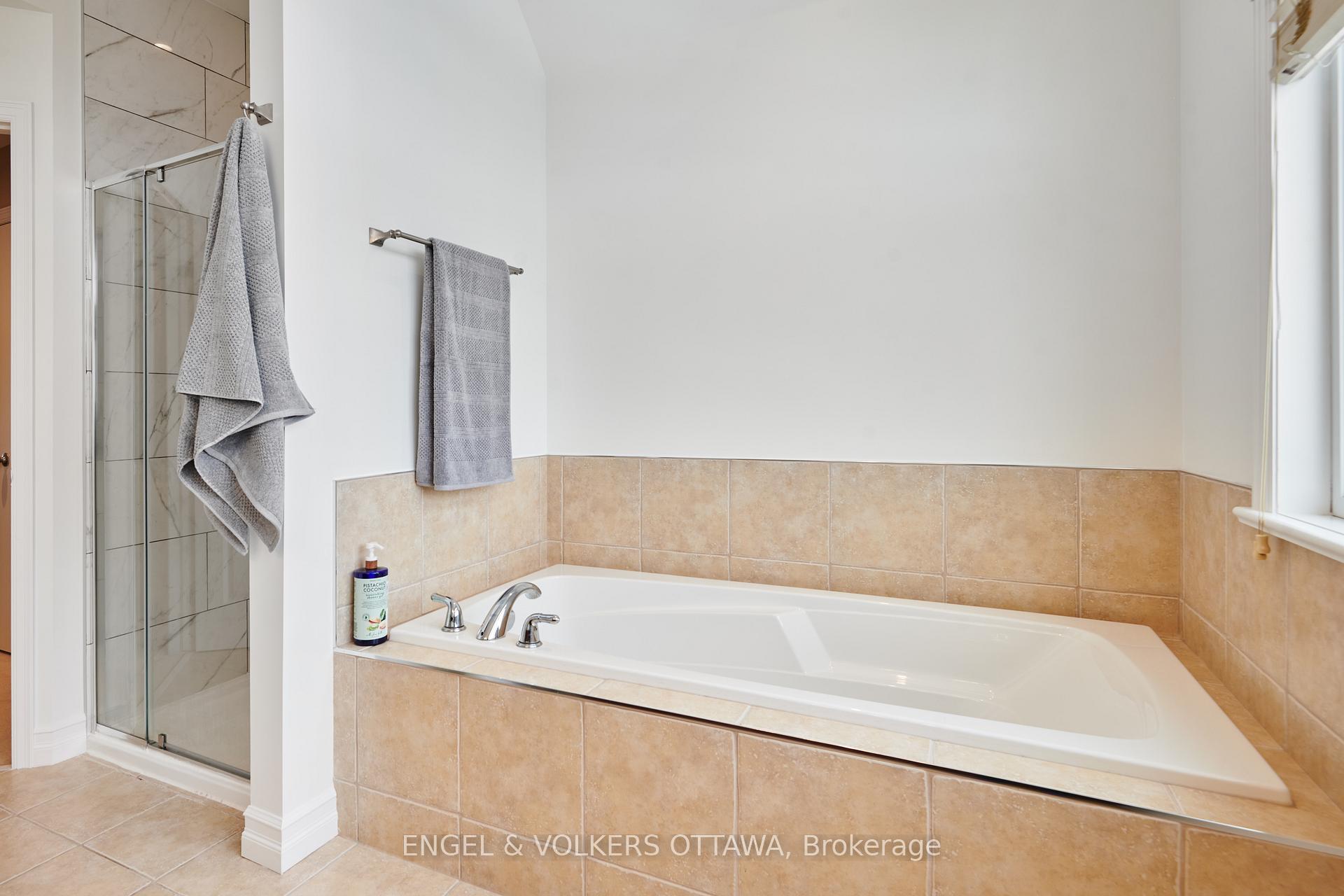 Photo 25 of 553 Kilbirnie Drive, Ottawa, Barrhaven - Stonebridge — HOMEH