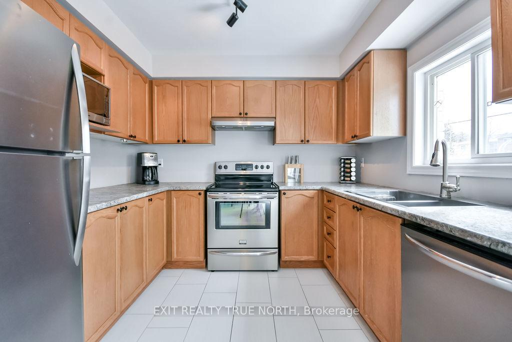 Photo 12 of 37 Pass Court, Barrie, Ardagh — HOMEH