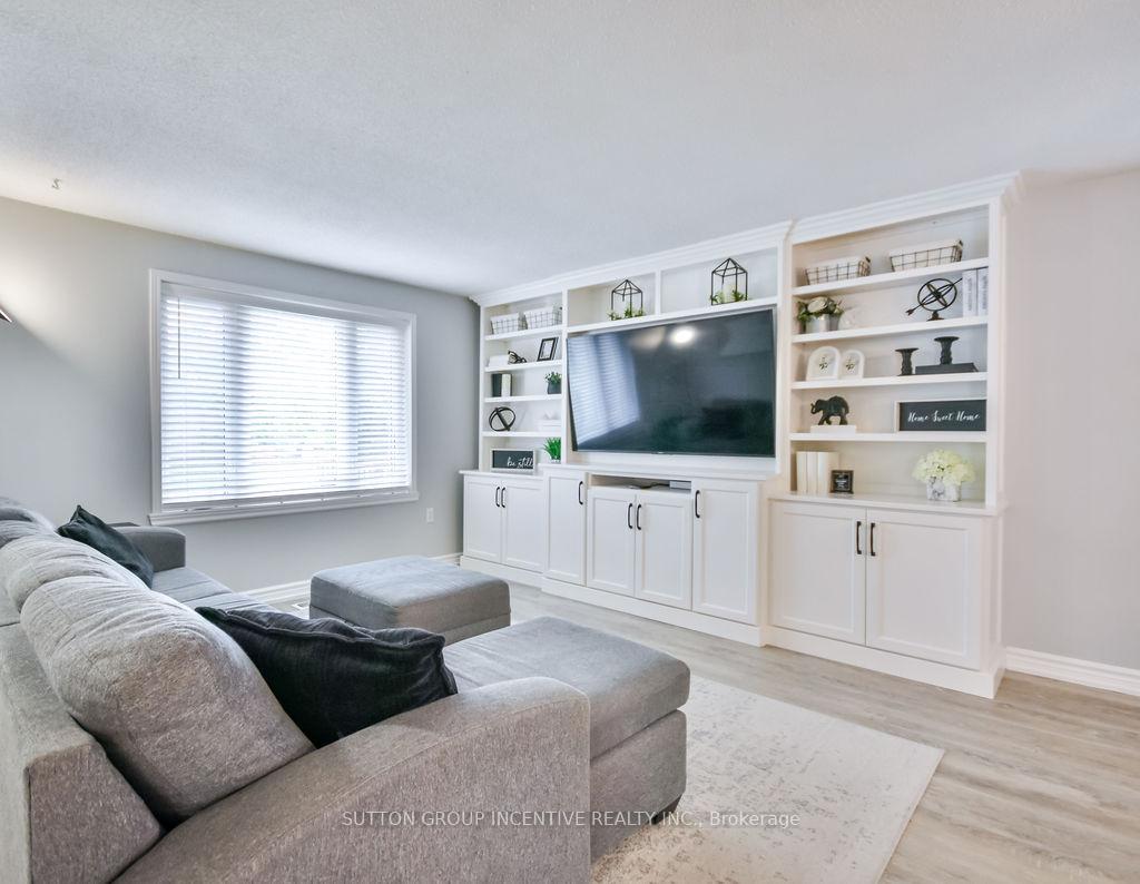 Photo 4 of 29 Wells Crescent, Barrie, Sunnidale — HOMEH