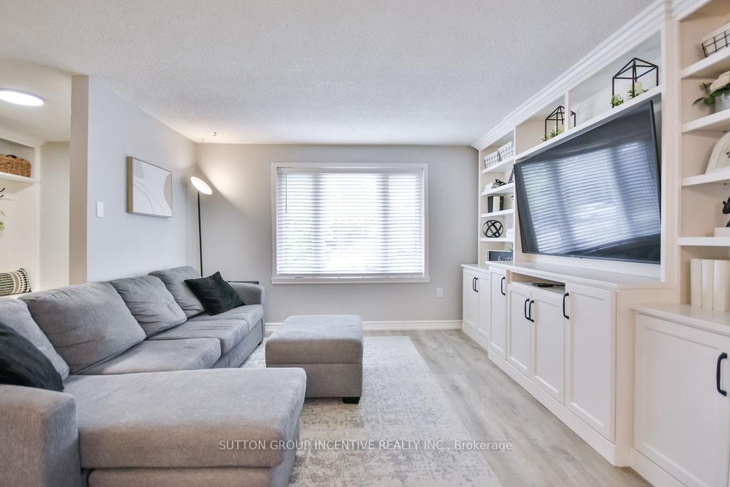 Photo 7 of 29 Wells Crescent, Barrie, Sunnidale — HOMEH