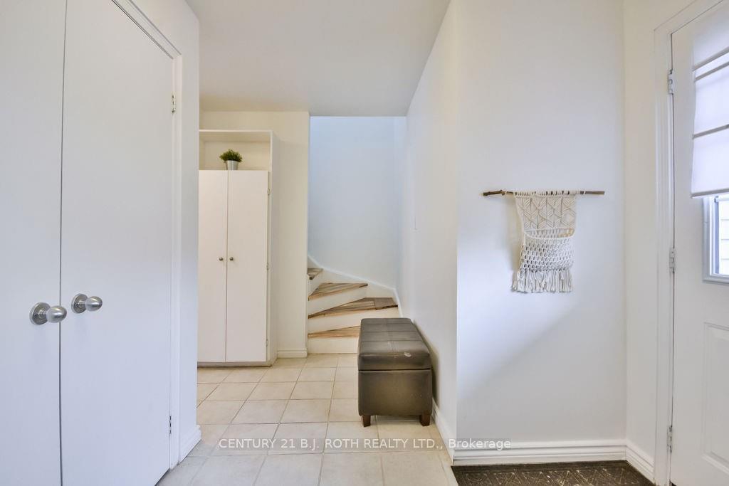 Photo 3 of 53 Gosney Crescent, Barrie, Painswick North — HOMEH