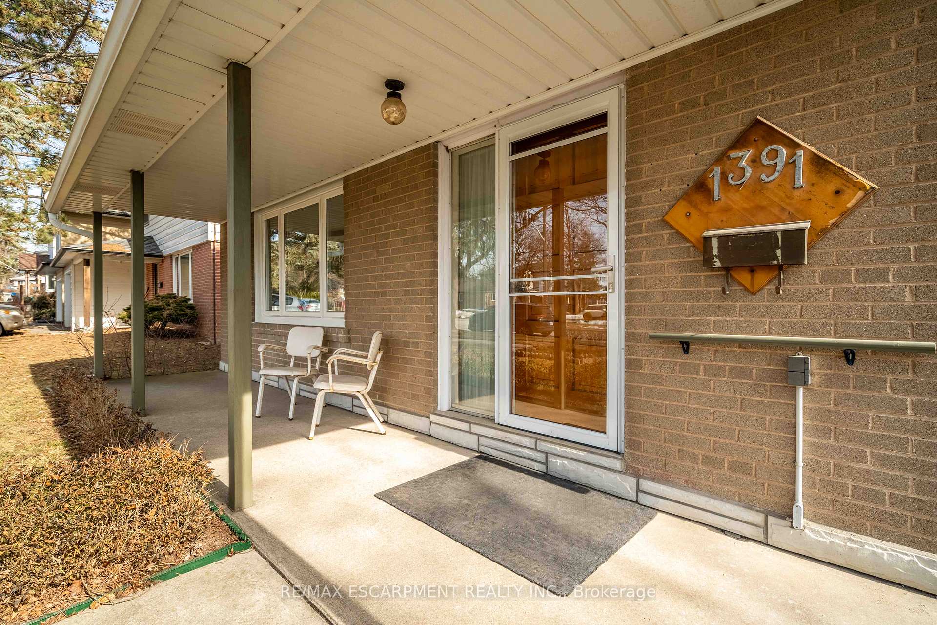 Photo 4 of 1391 Augustine Drive, Burlington, Mountainside — HOMEH