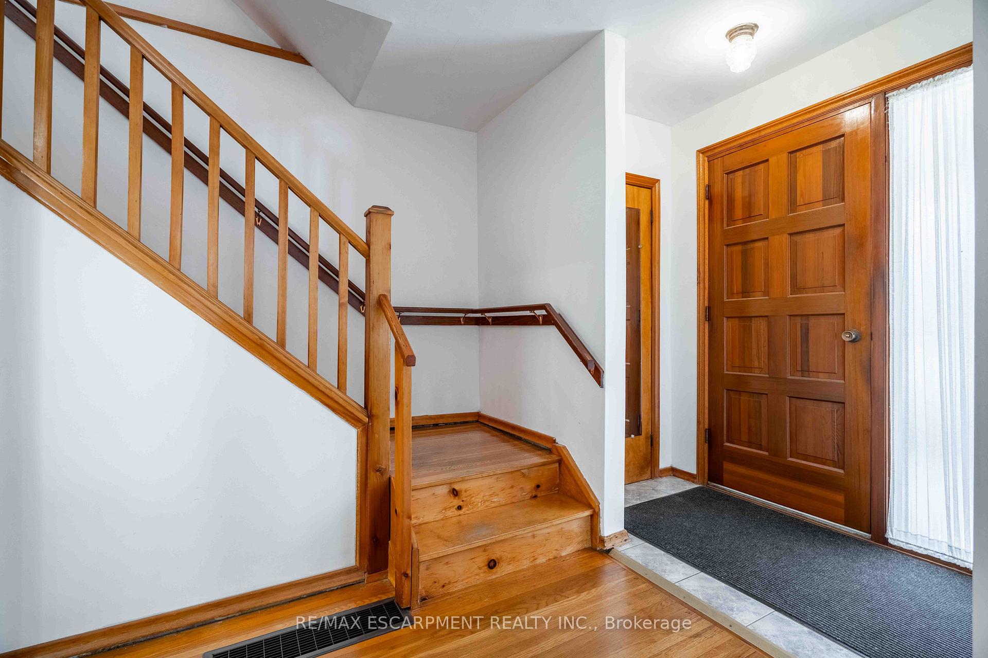 Photo 5 of 1391 Augustine Drive, Burlington, Mountainside — HOMEH