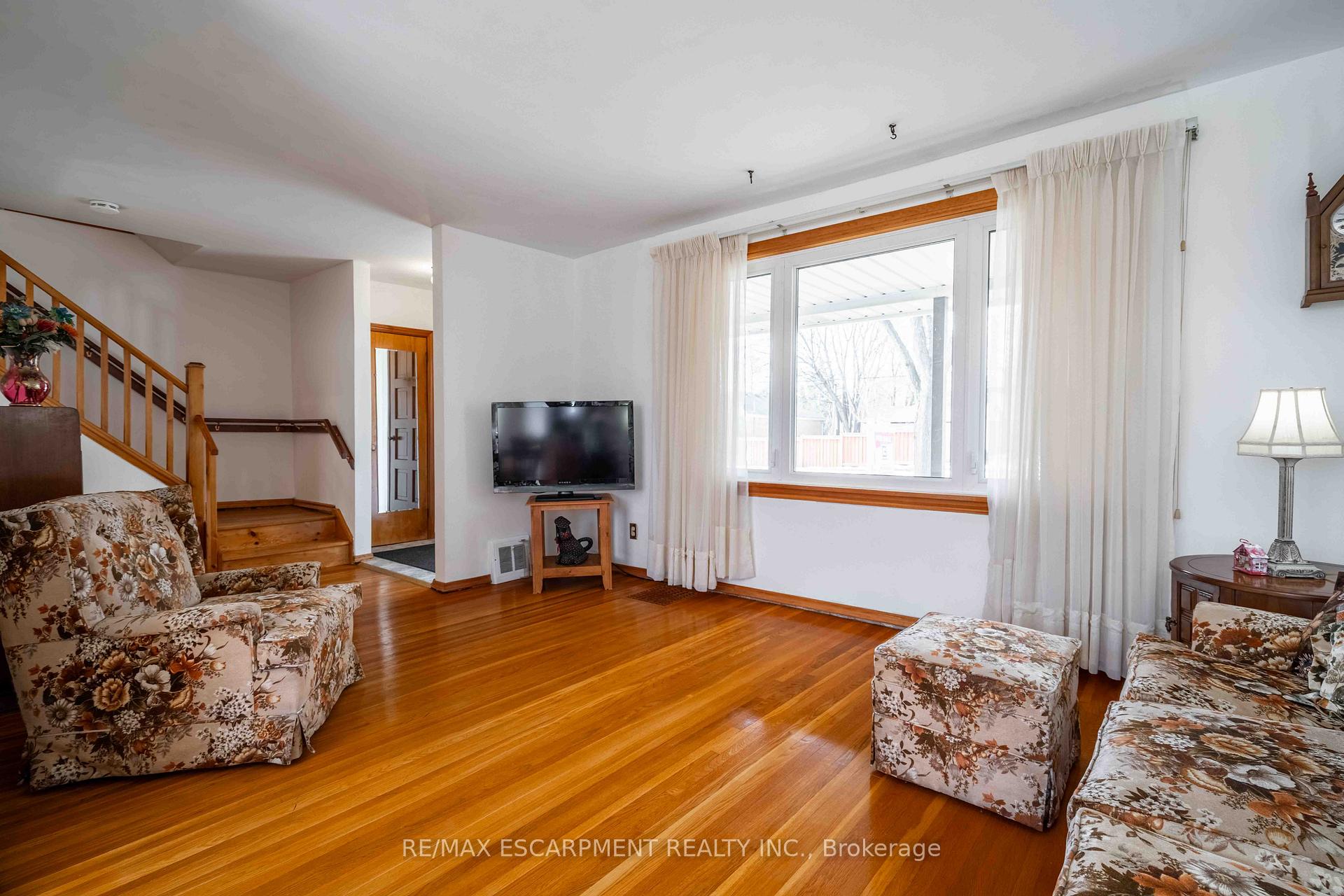 Photo 6 of 1391 Augustine Drive, Burlington, Mountainside — HOMEH
