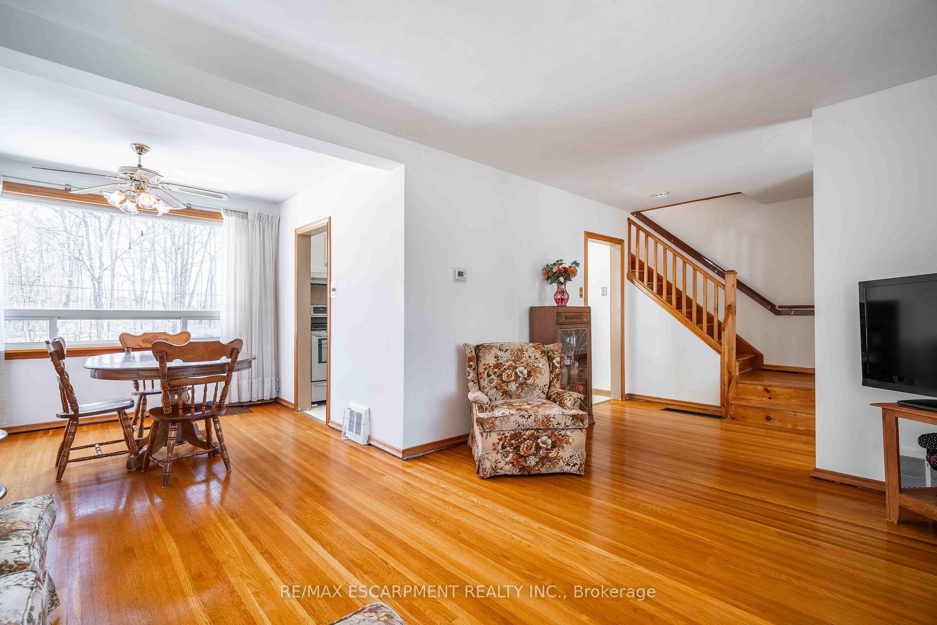 Photo 7 of 1391 Augustine Drive, Burlington, Mountainside — HOMEH