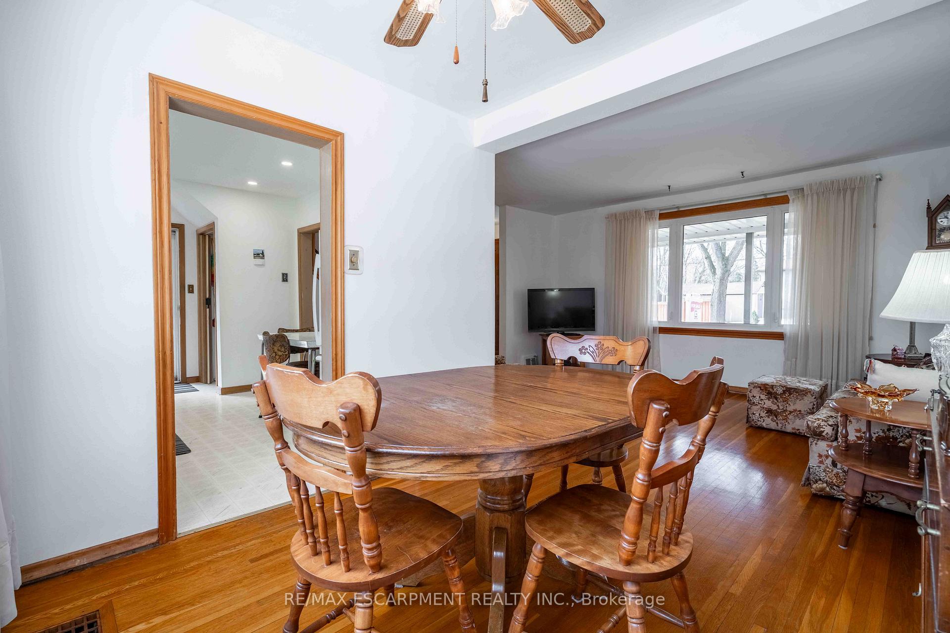 Photo 8 of 1391 Augustine Drive, Burlington, Mountainside — HOMEH
