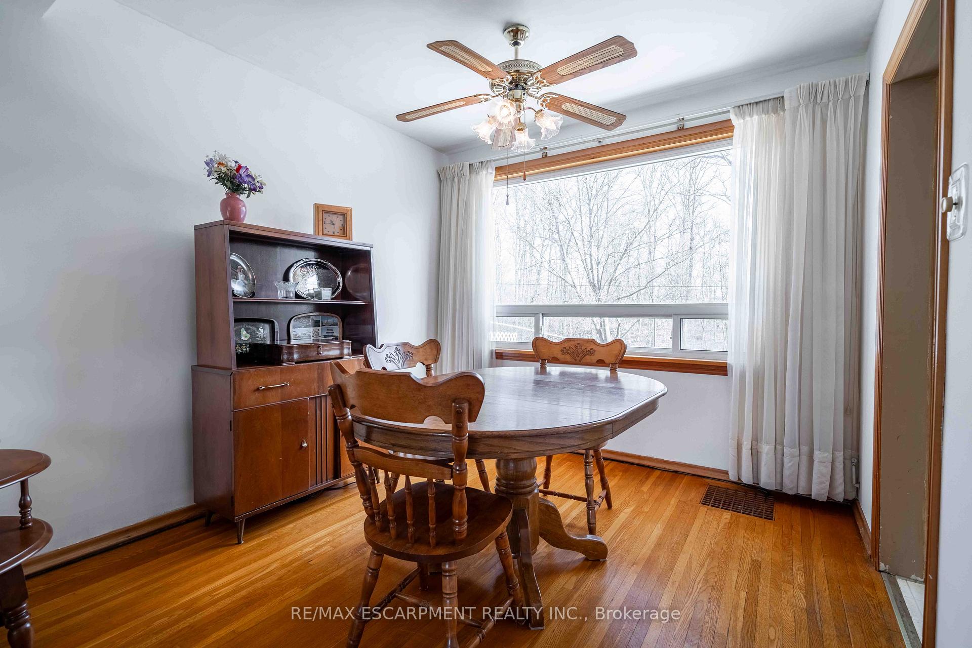Photo 9 of 1391 Augustine Drive, Burlington, Mountainside — HOMEH