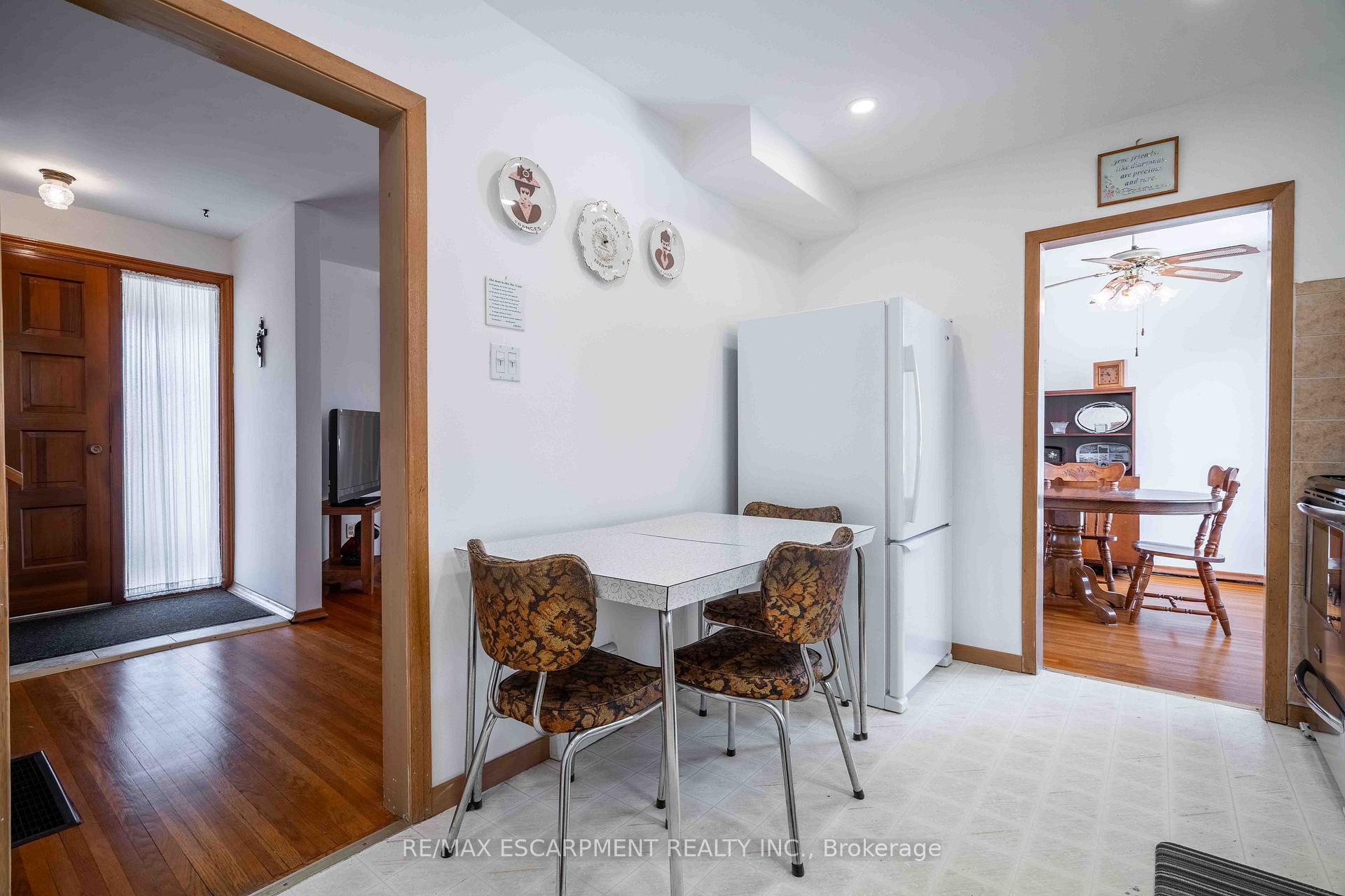 Photo 11 of 1391 Augustine Drive, Burlington, Mountainside — HOMEH