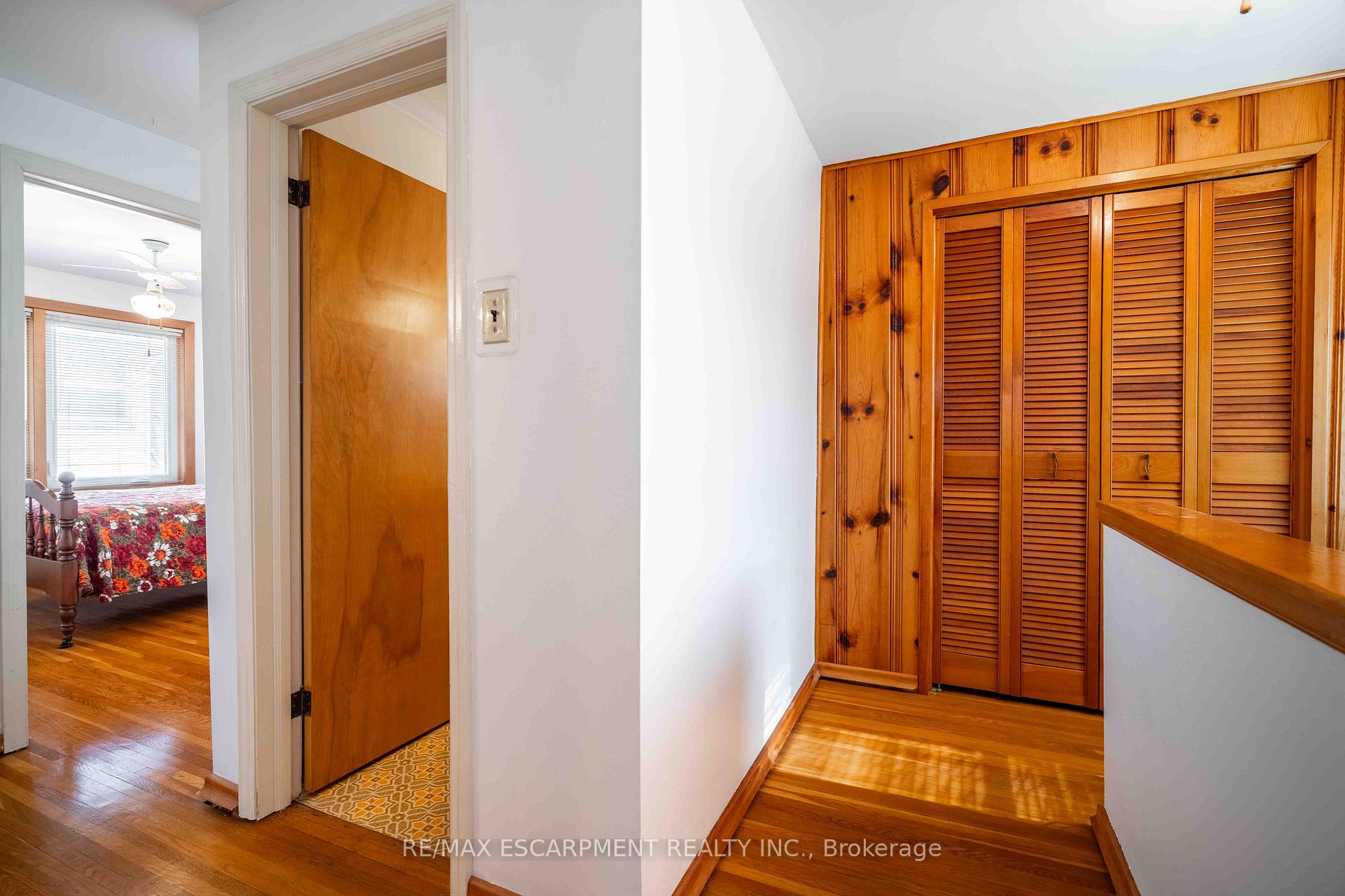 Photo 13 of 1391 Augustine Drive, Burlington, Mountainside — HOMEH