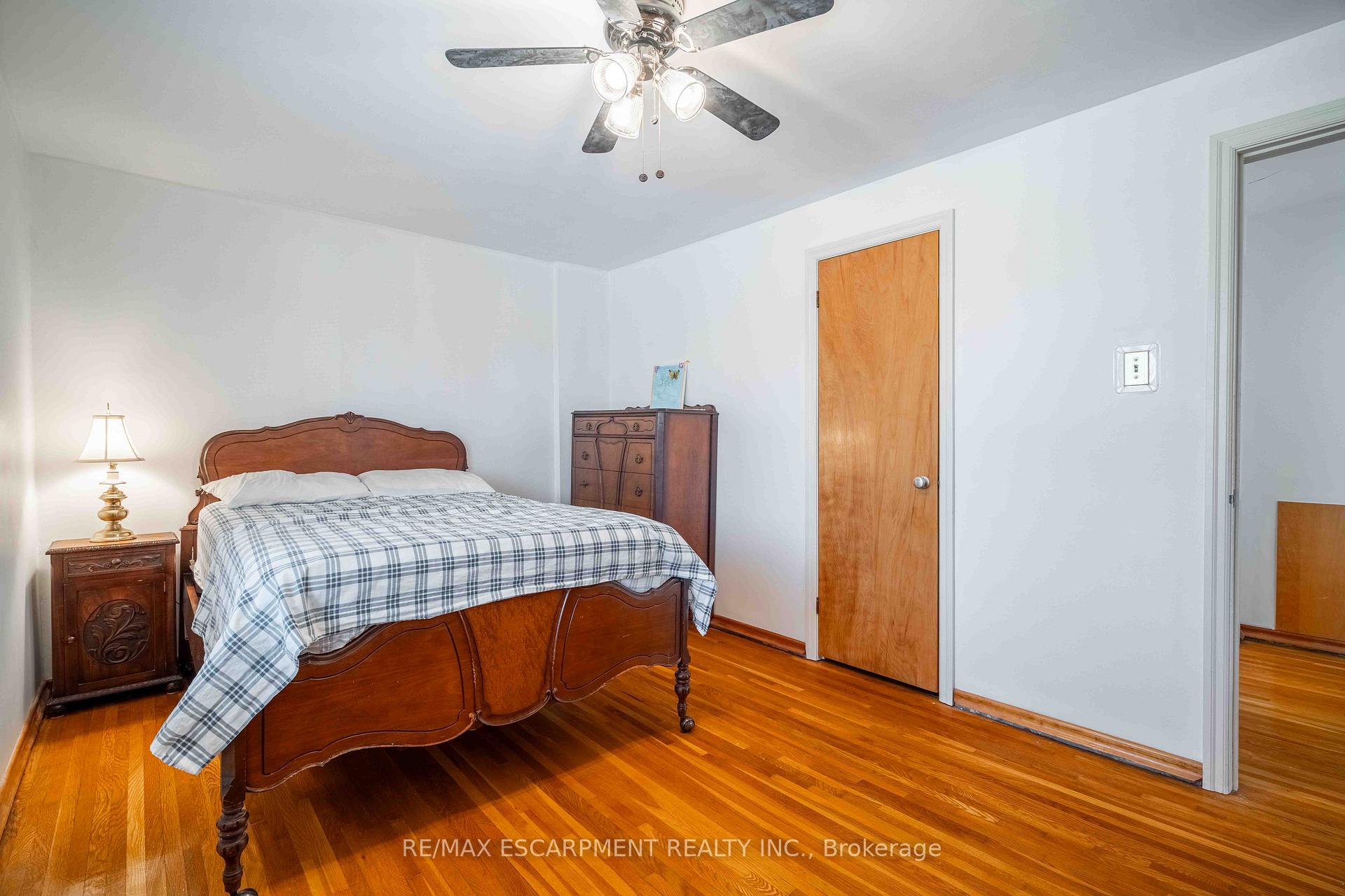 Photo 16 of 1391 Augustine Drive, Burlington, Mountainside — HOMEH