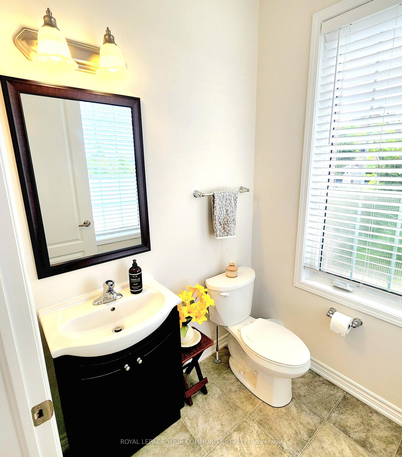 Photo 18 of 290 Thomas Phillips Drive, Aurora, Rural Aurora — HOMEH