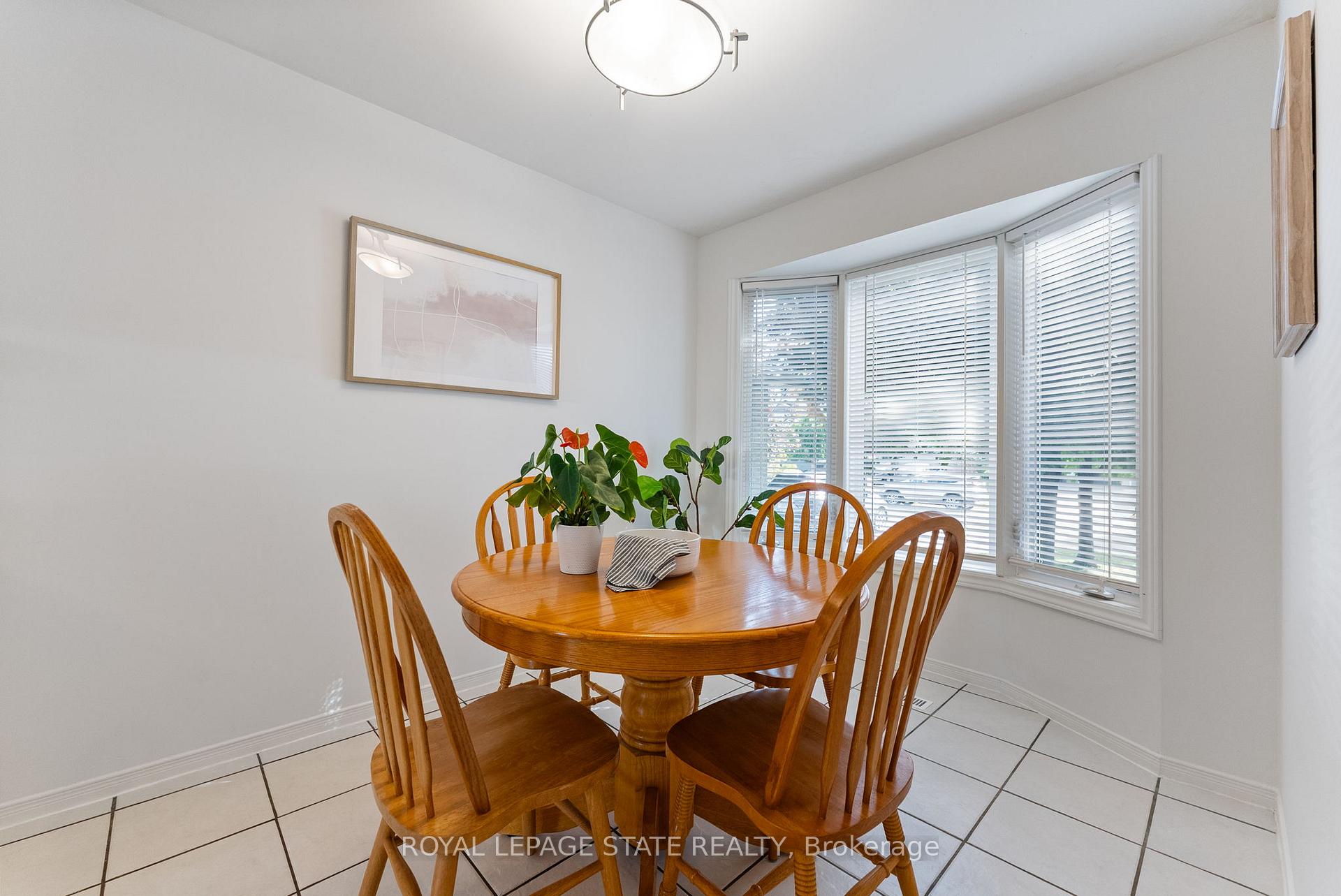 Photo 7 of 126 Charing Drive, Hamilton, Rushdale — HOMEH