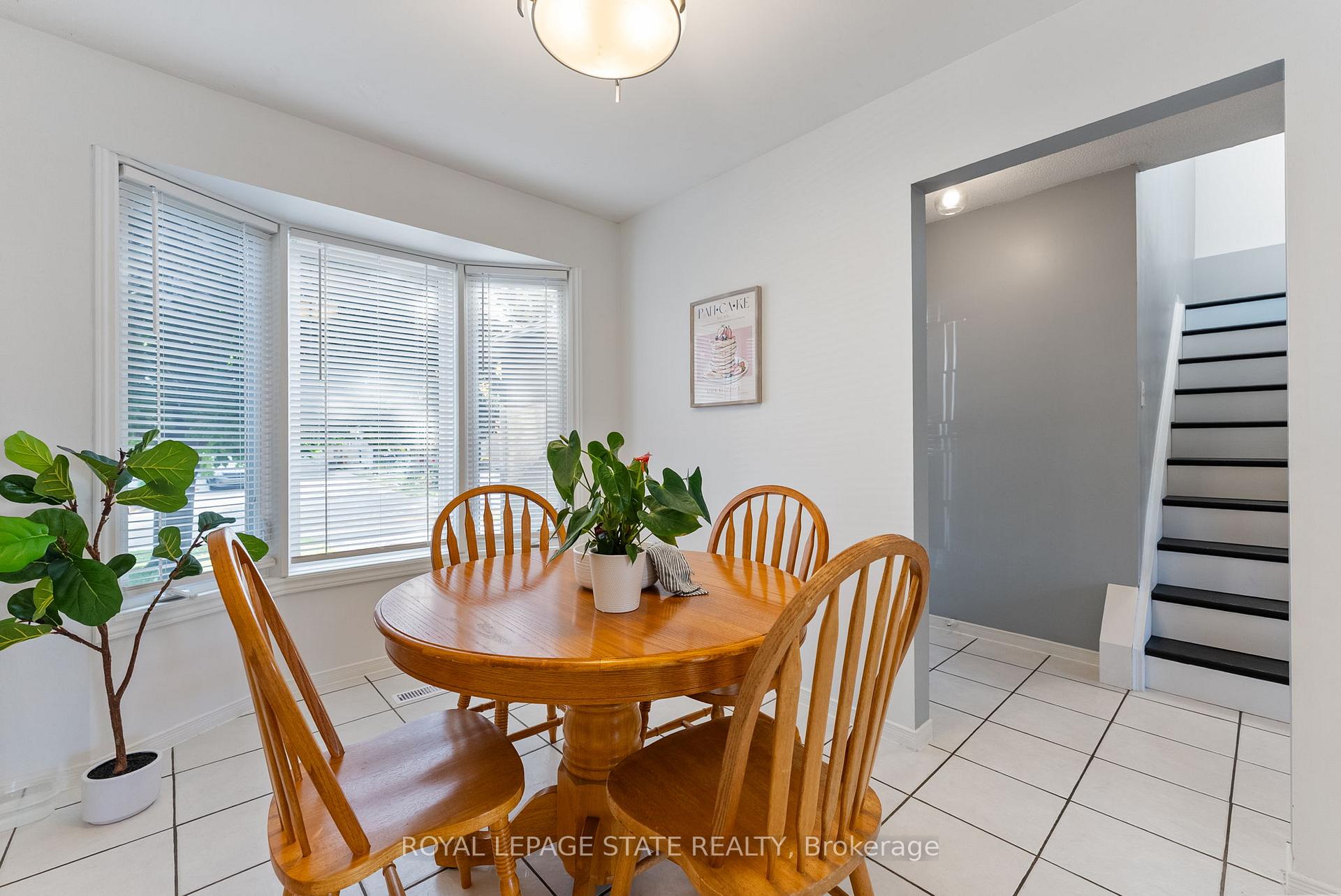Photo 9 of 126 Charing Drive, Hamilton, Rushdale — HOMEH