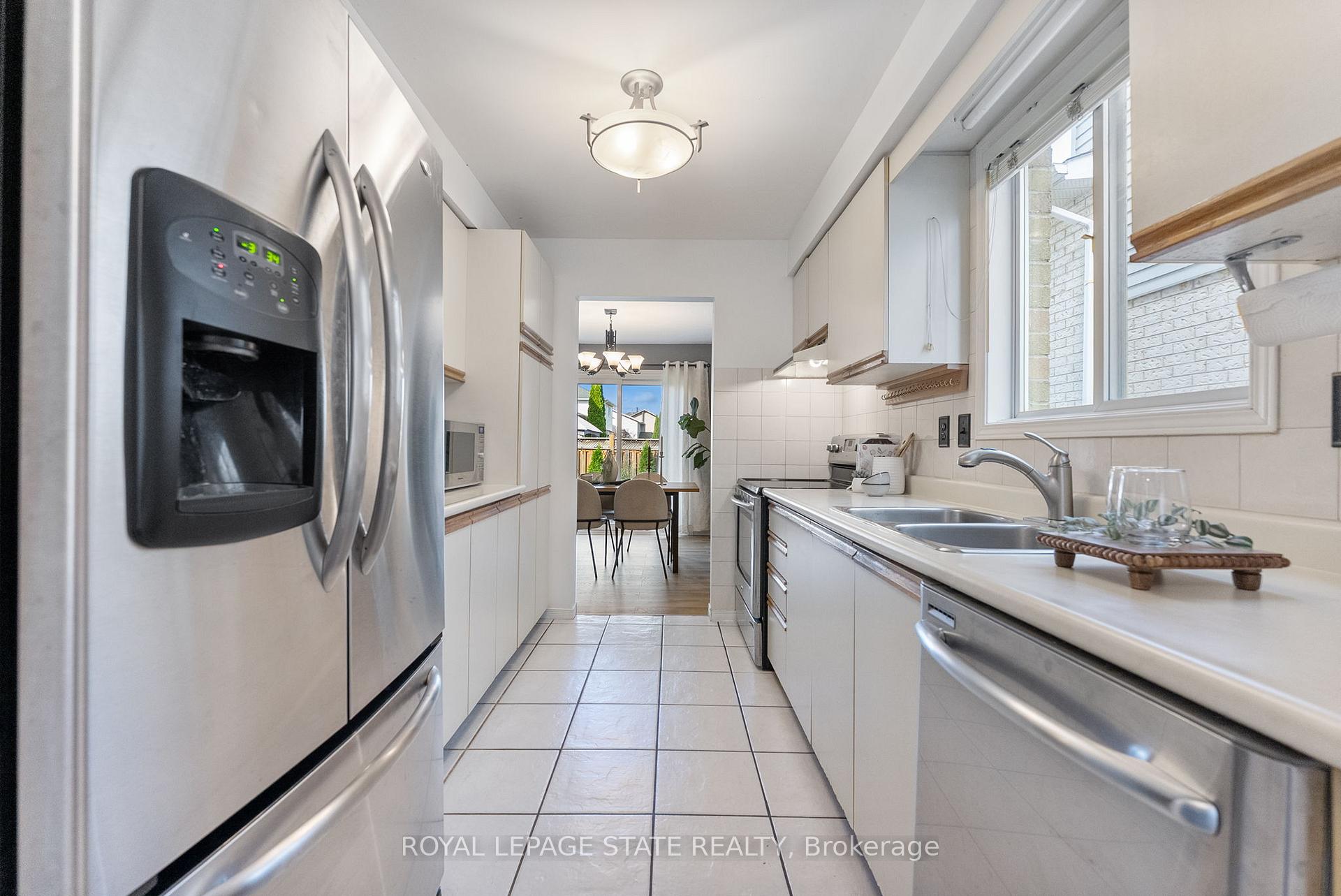 Photo 15 of 126 Charing Drive, Hamilton, Rushdale — HOMEH
