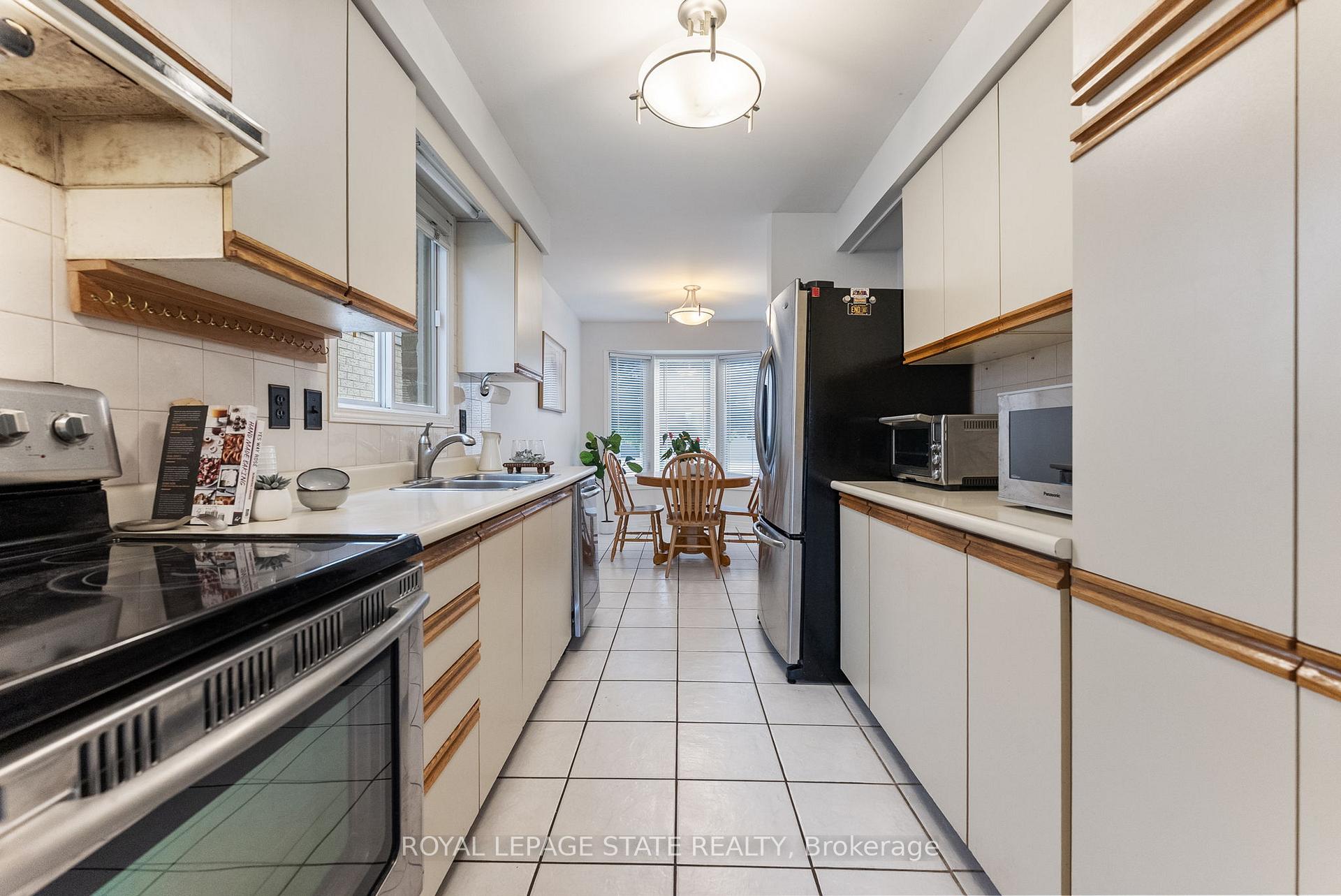 Photo 16 of 126 Charing Drive, Hamilton, Rushdale — HOMEH