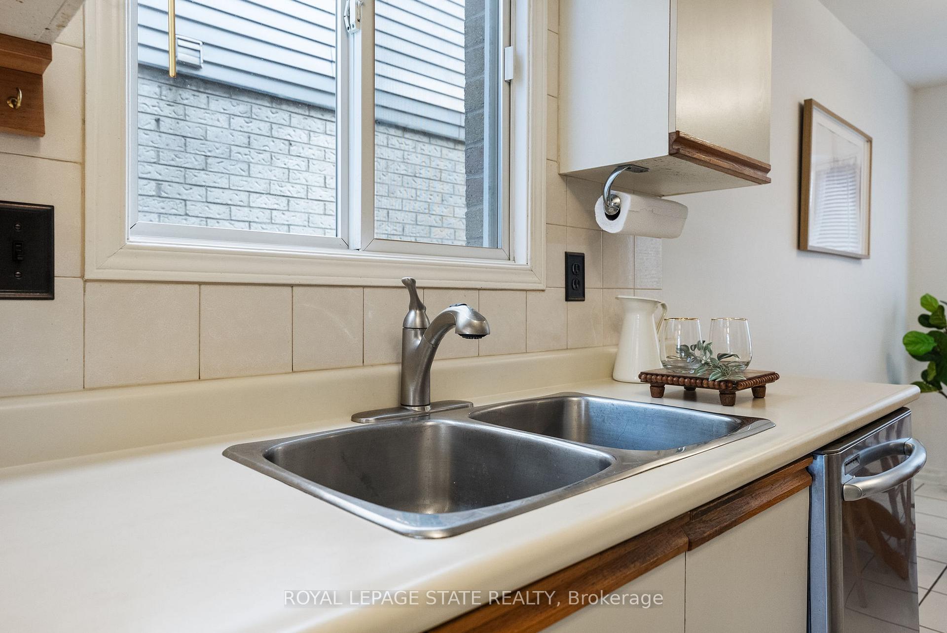 Photo 17 of 126 Charing Drive, Hamilton, Rushdale — HOMEH